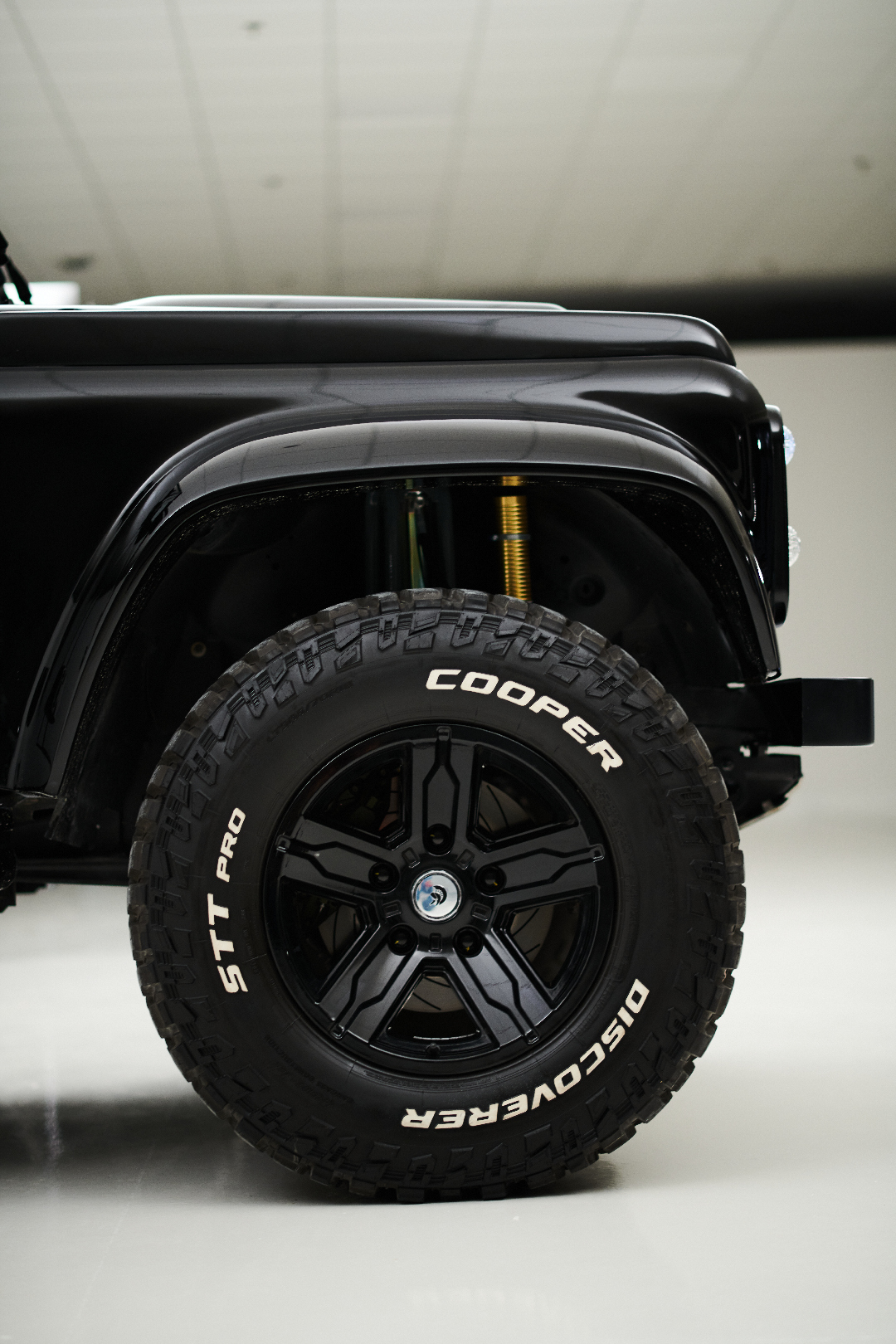 Ares Design Breathes New Life Into Classic Land Rover Defender 110 SW With Spec 1.2 Limited Edition