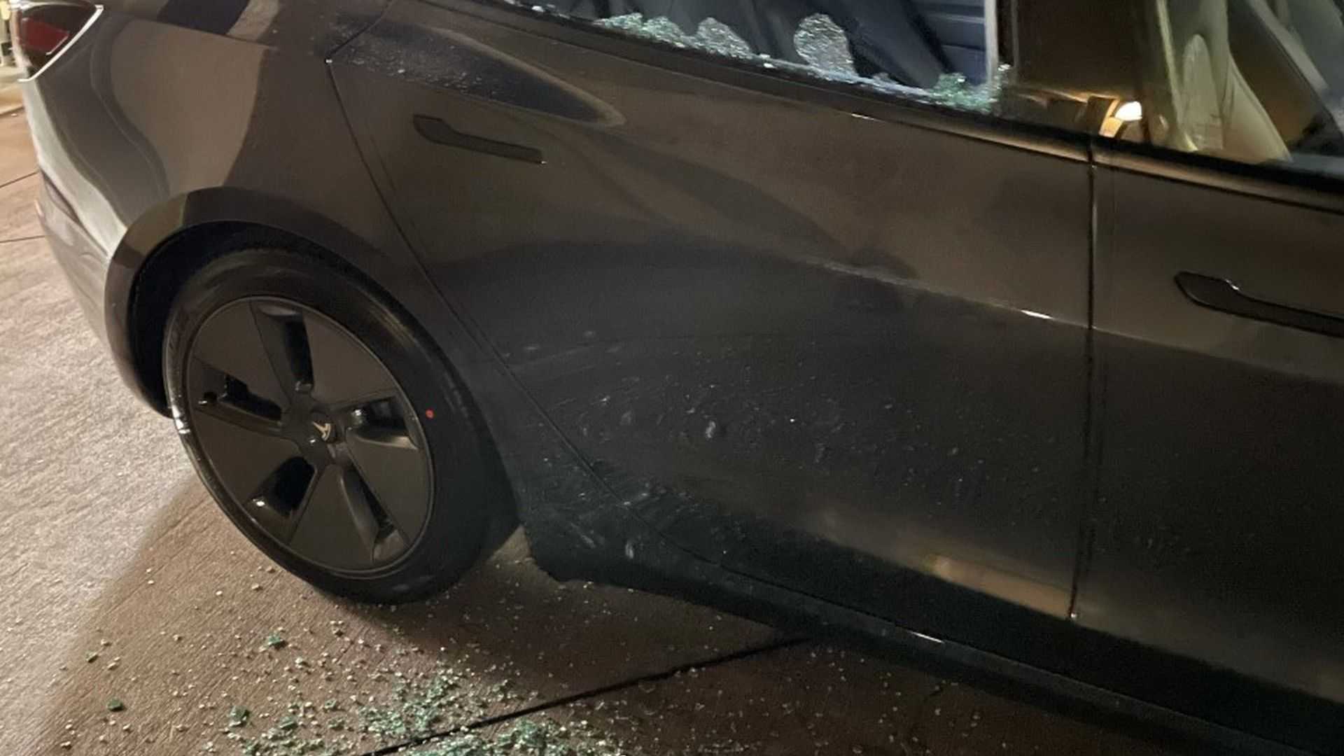 Tesla Model 3 Window Shatters Spontaneously Minutes After Taking Delivery