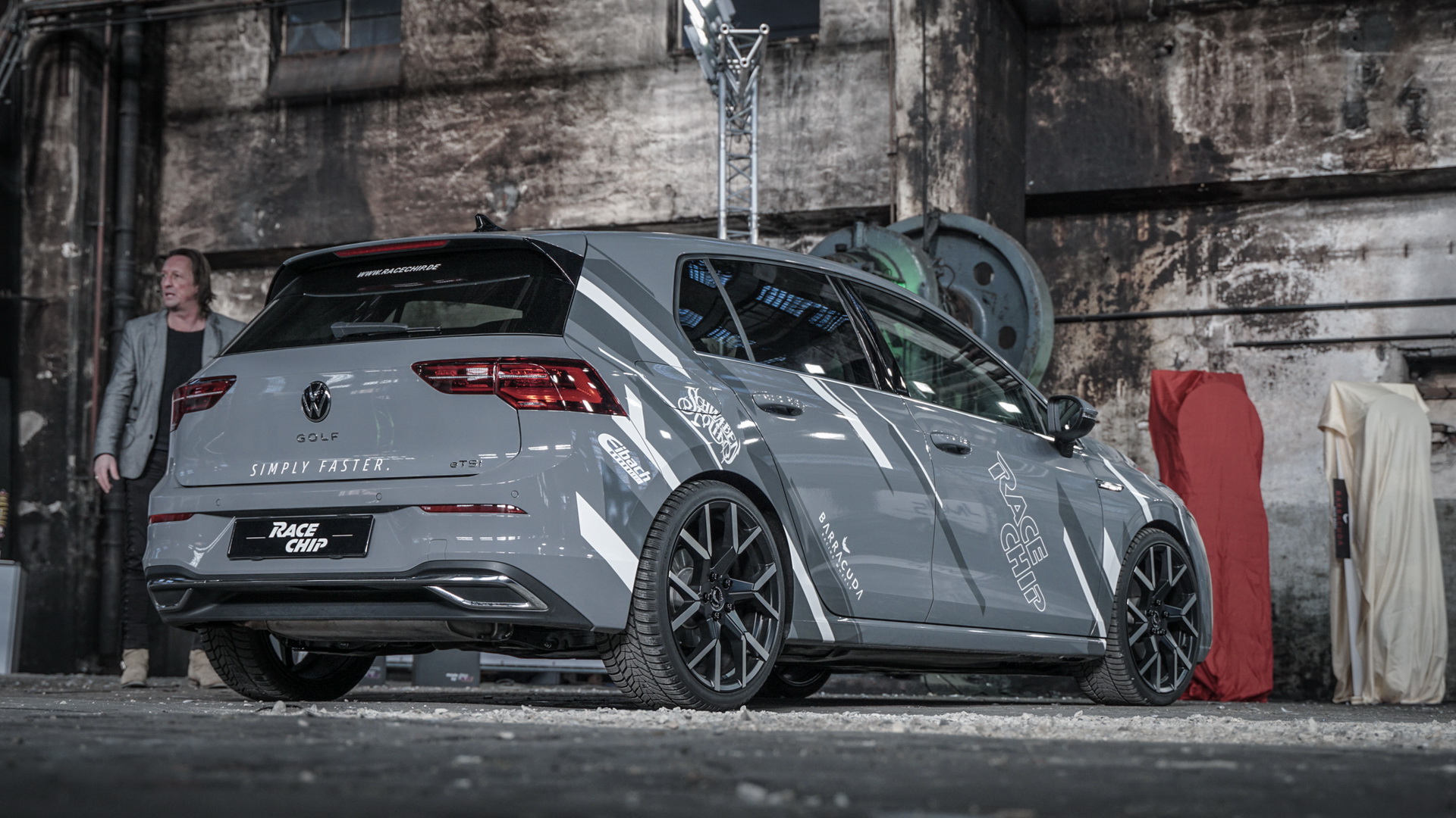 VW Golf Mk8 1.5 TSI Gets 189 HP, Lowering Springs And 19-Inch Wheels