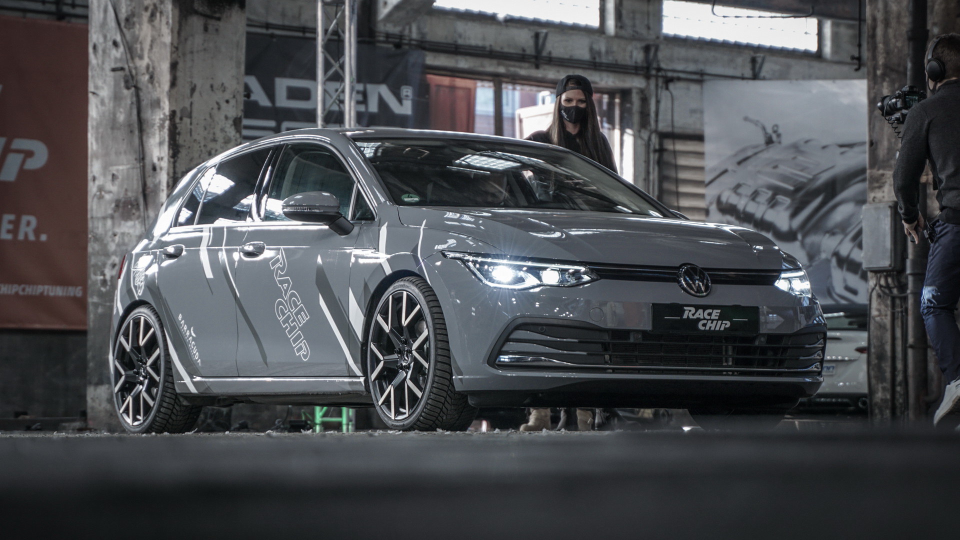 VW Golf Mk8 1.5 TSI Gets 189 HP, Lowering Springs And 19-Inch Wheels