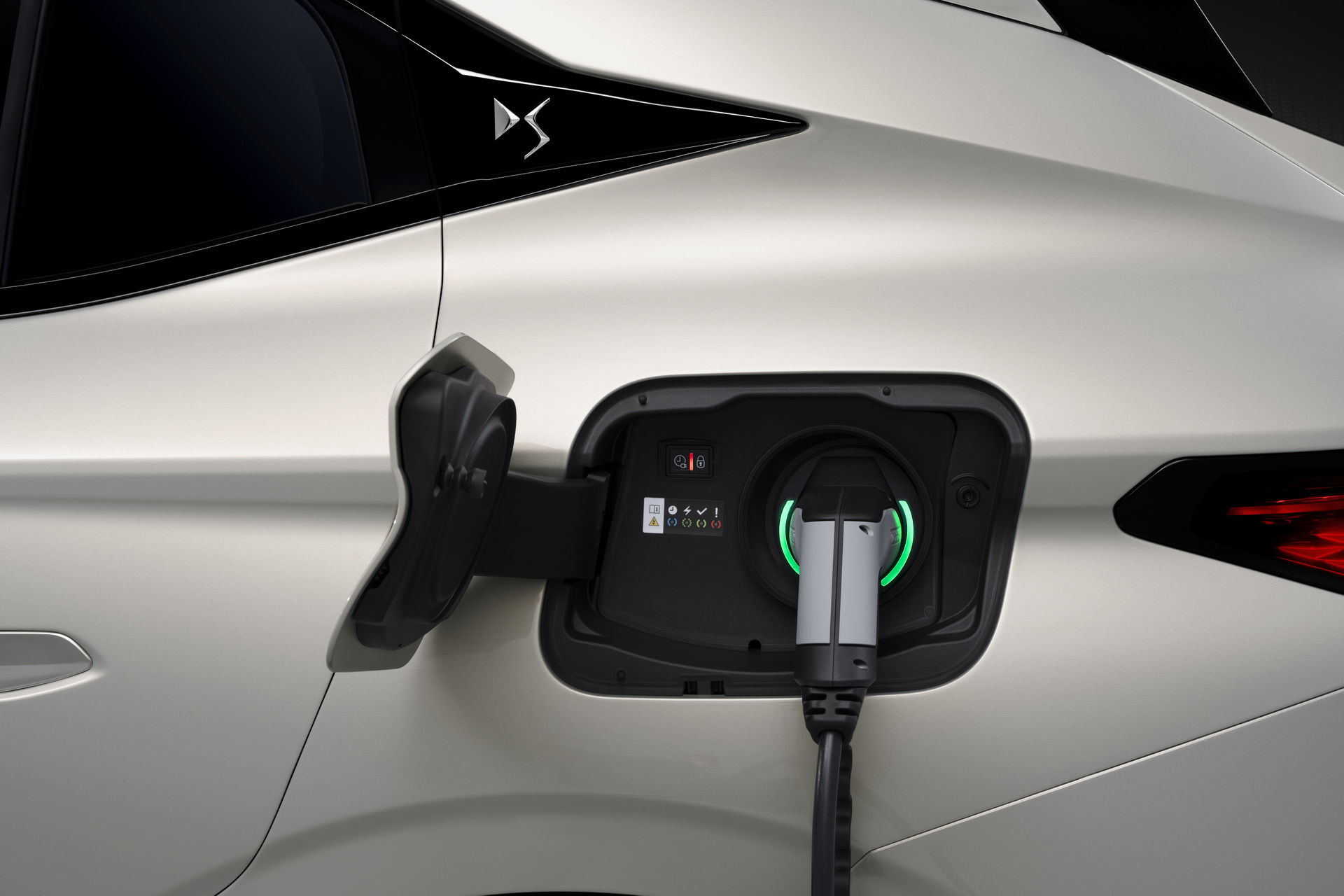 All-New DS 4 Debuts With Striking Looks, And An Interior That Demands Your Attention