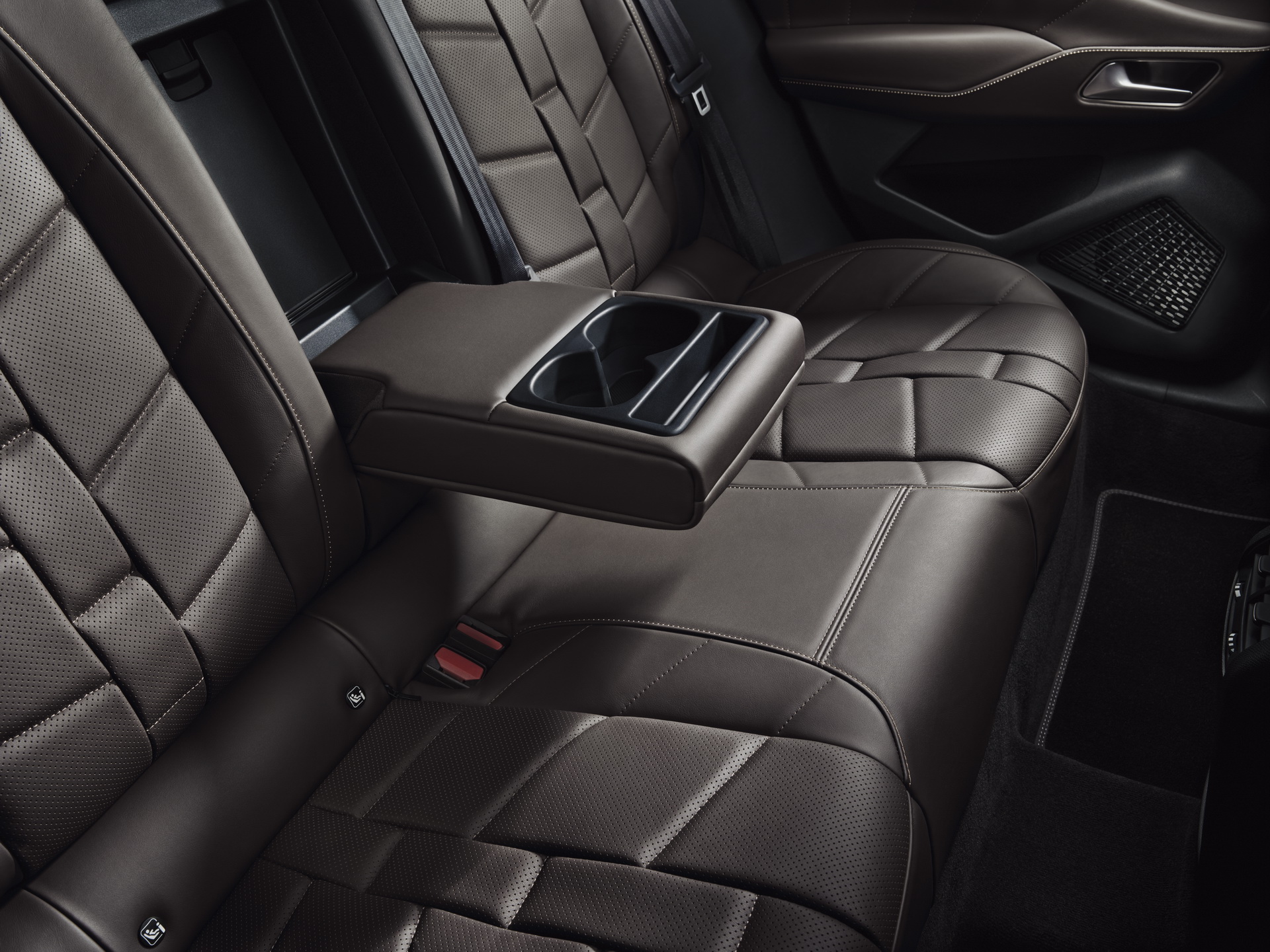 All-New DS 4 Debuts With Striking Looks, And An Interior That Demands Your Attention