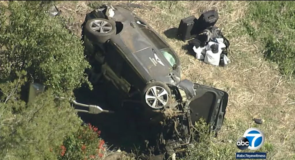  Tiger Woods Removed From Genesis GV80 With Jaws Of Life Following Rollover
