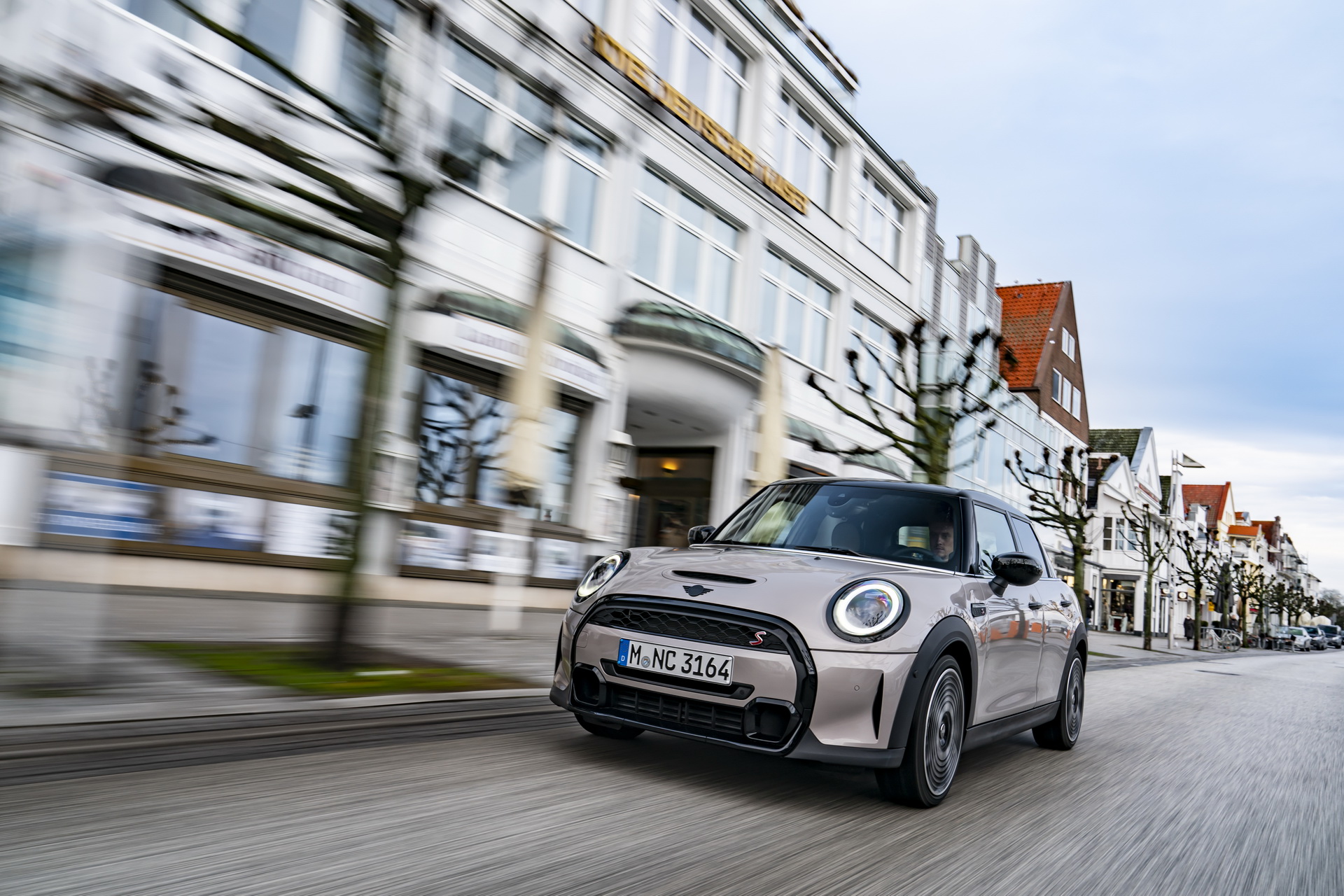 MINI’s Facelifted 5-Door Hatch Goes On Sale Across Europe