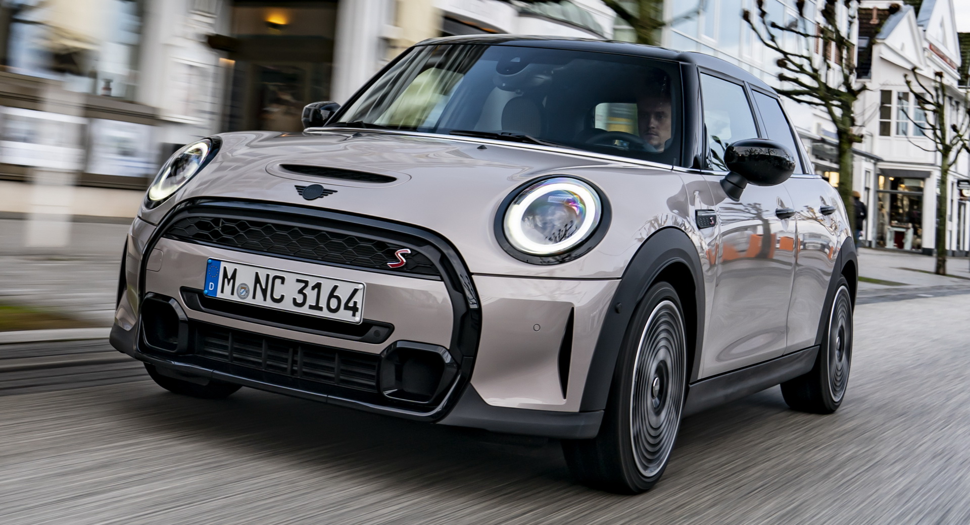 MINI’s Facelifted 5-Door Hatch Goes On Sale Across Europe | Carscoops
