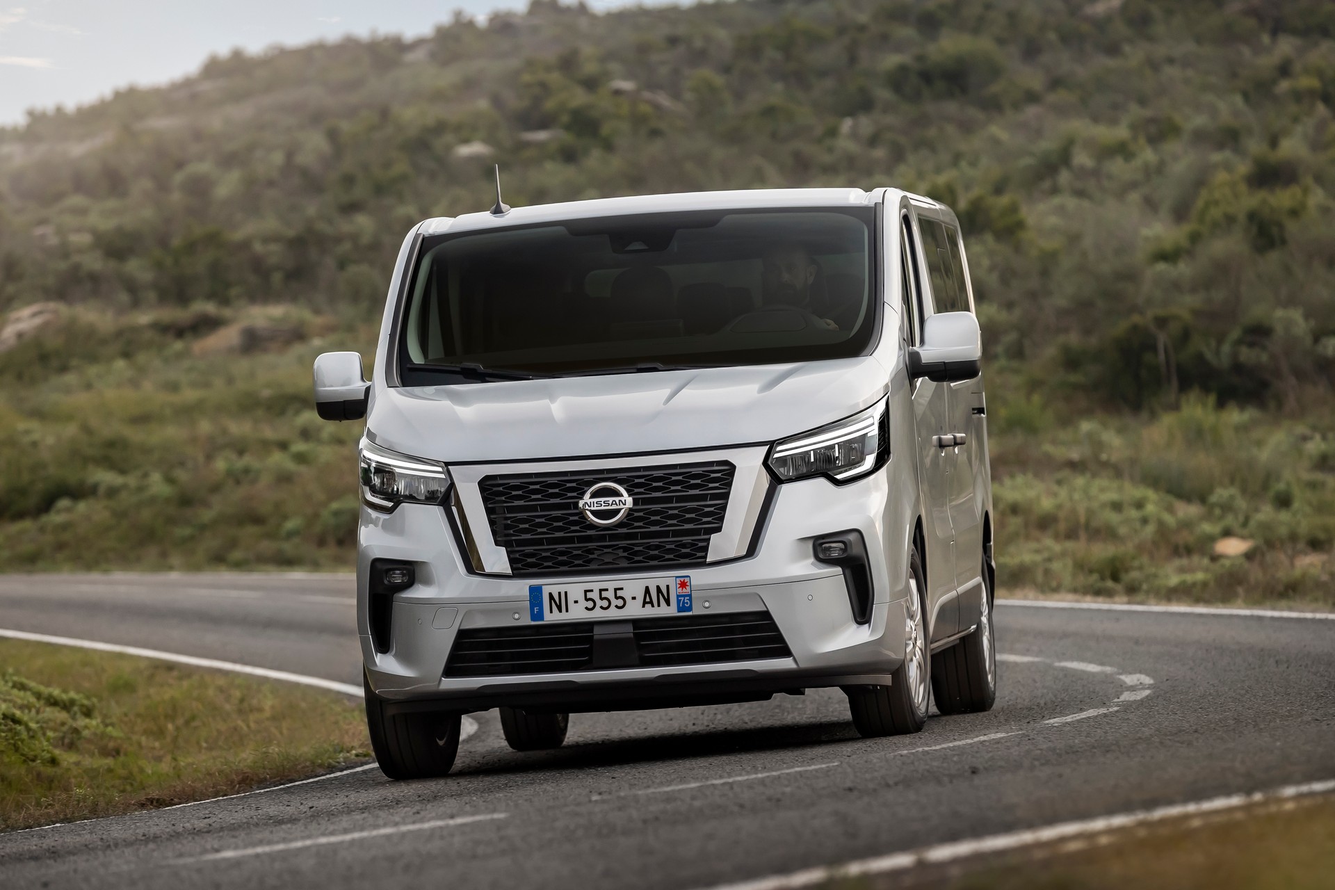 Nissan NV300 Combi Facelift Brings New Looks And A Higher Quality Interior