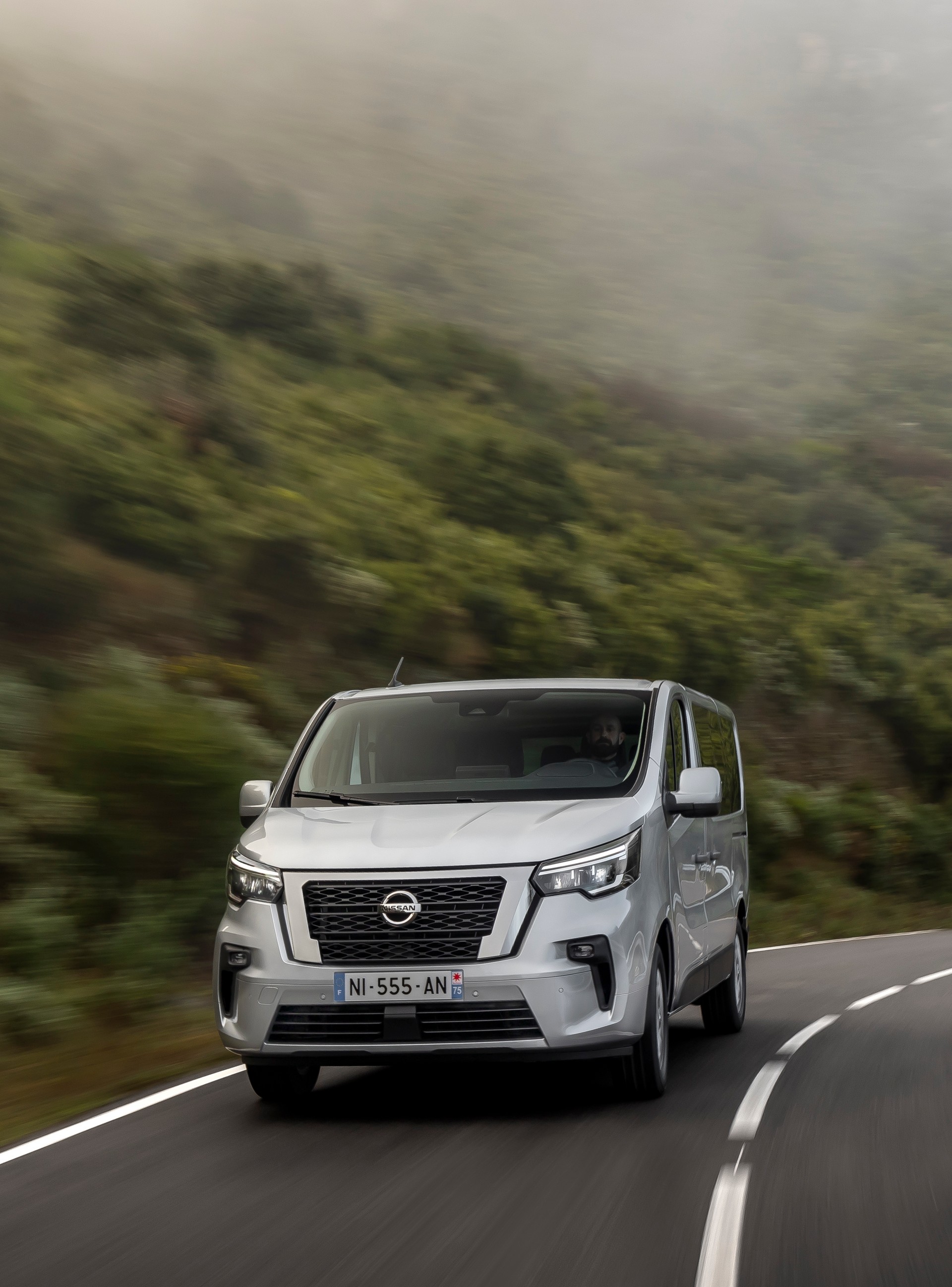 Nissan NV300 Combi Facelift Brings New Looks And A Higher Quality Interior