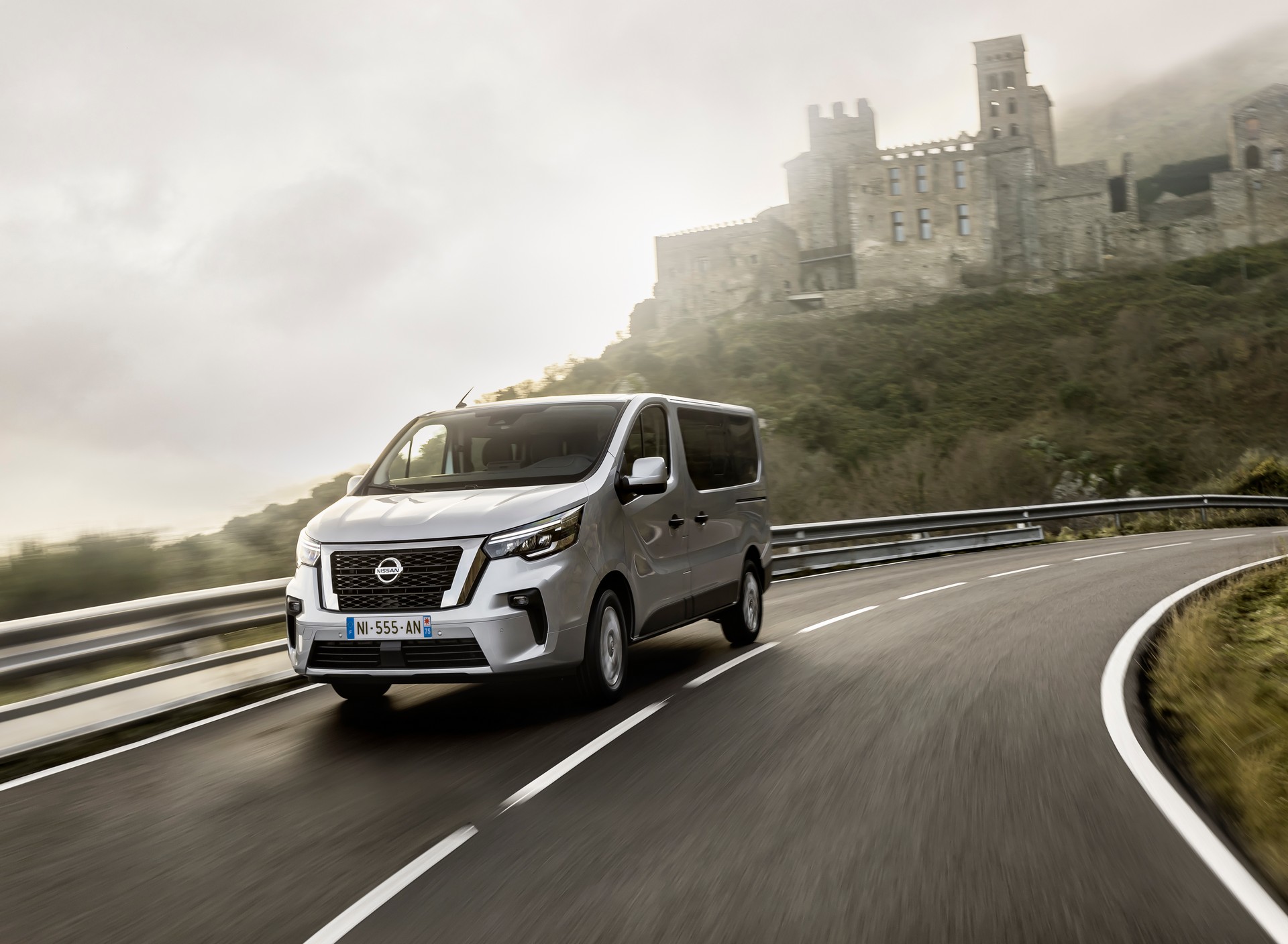 Nissan NV300 Combi Facelift Brings New Looks And A Higher Quality Interior