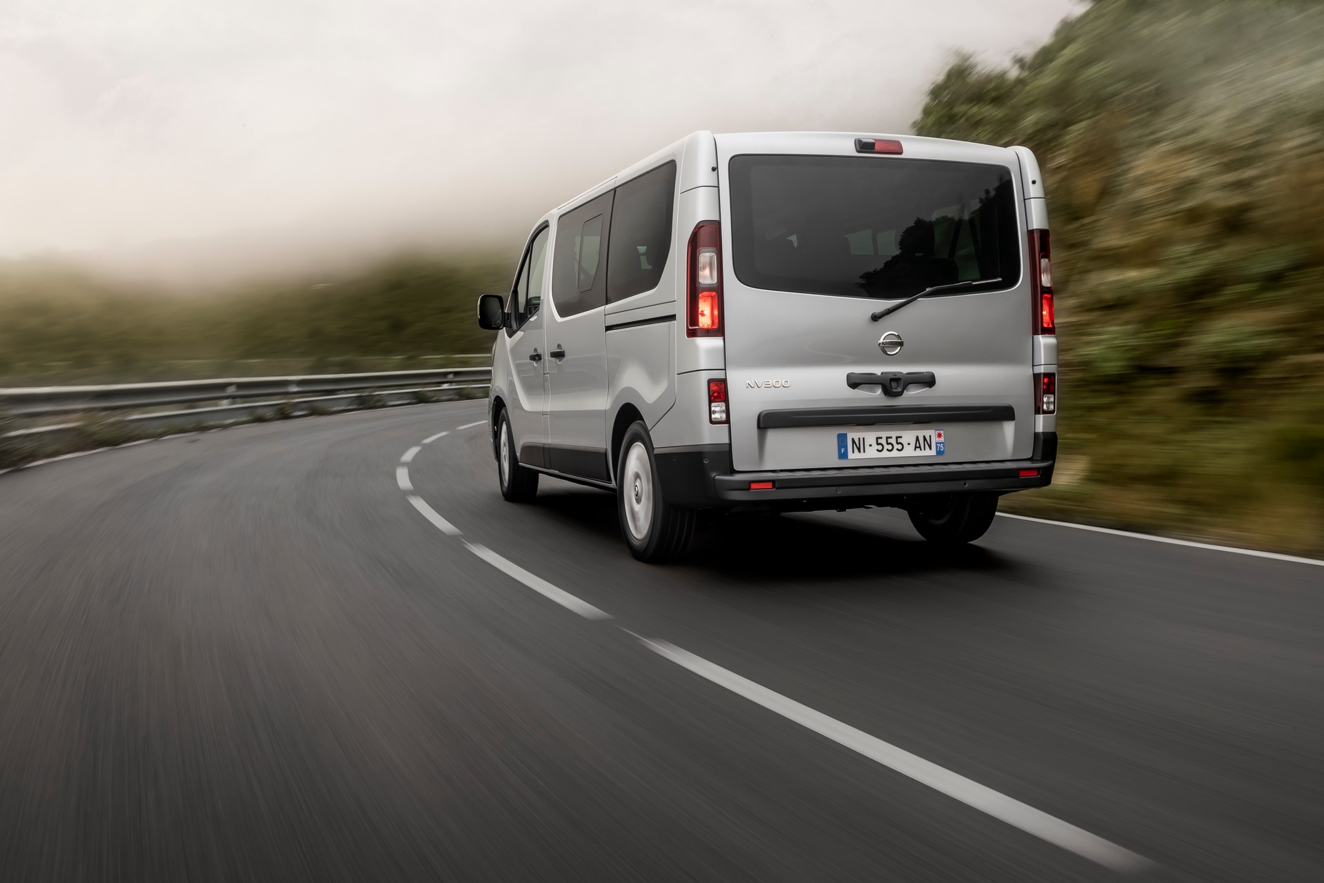Nissan NV300 Combi Facelift Brings New Looks And A Higher Quality Interior