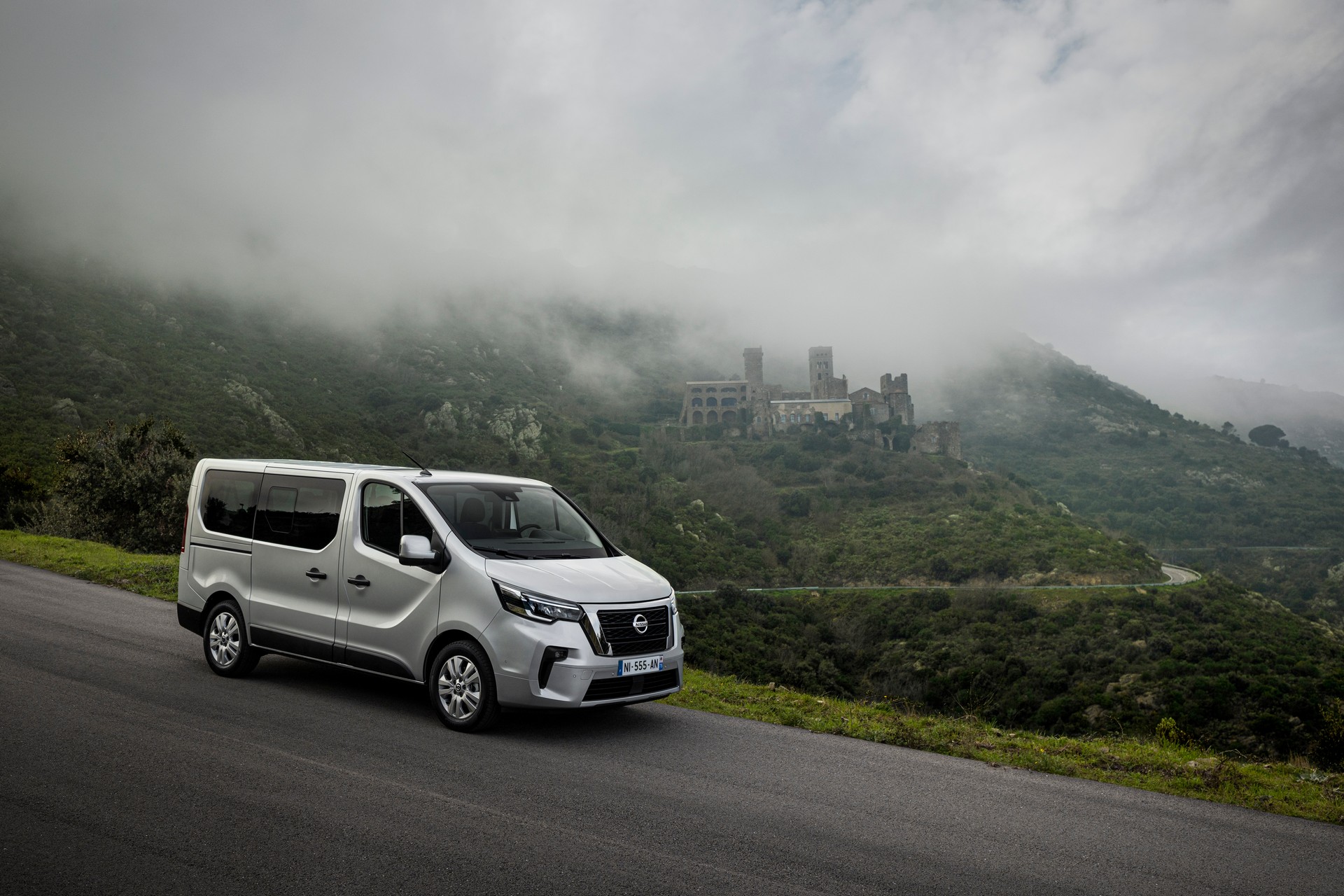 Nissan NV300 Combi Facelift Brings New Looks And A Higher Quality Interior