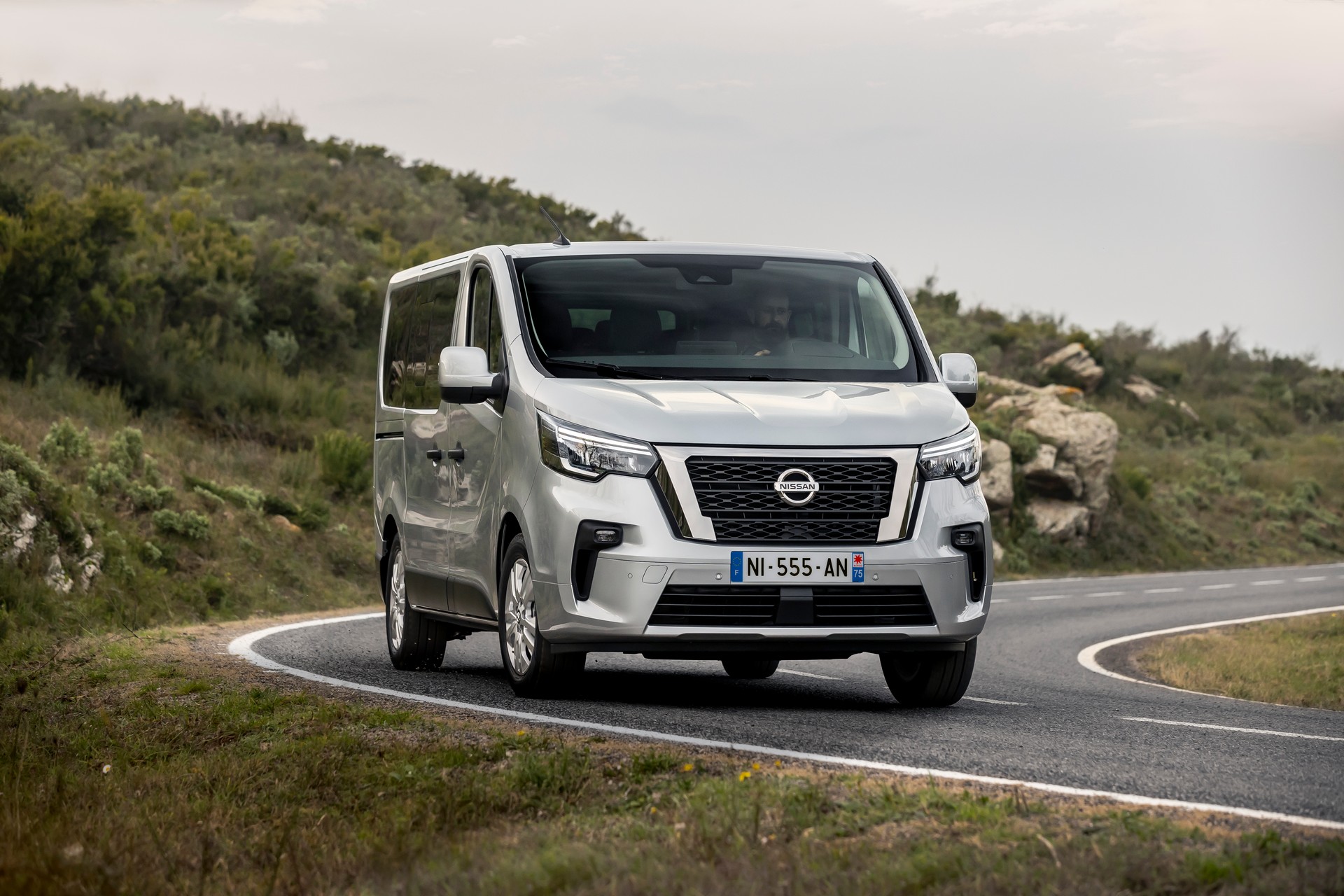Nissan NV300 Combi Facelift Brings New Looks And A Higher Quality Interior