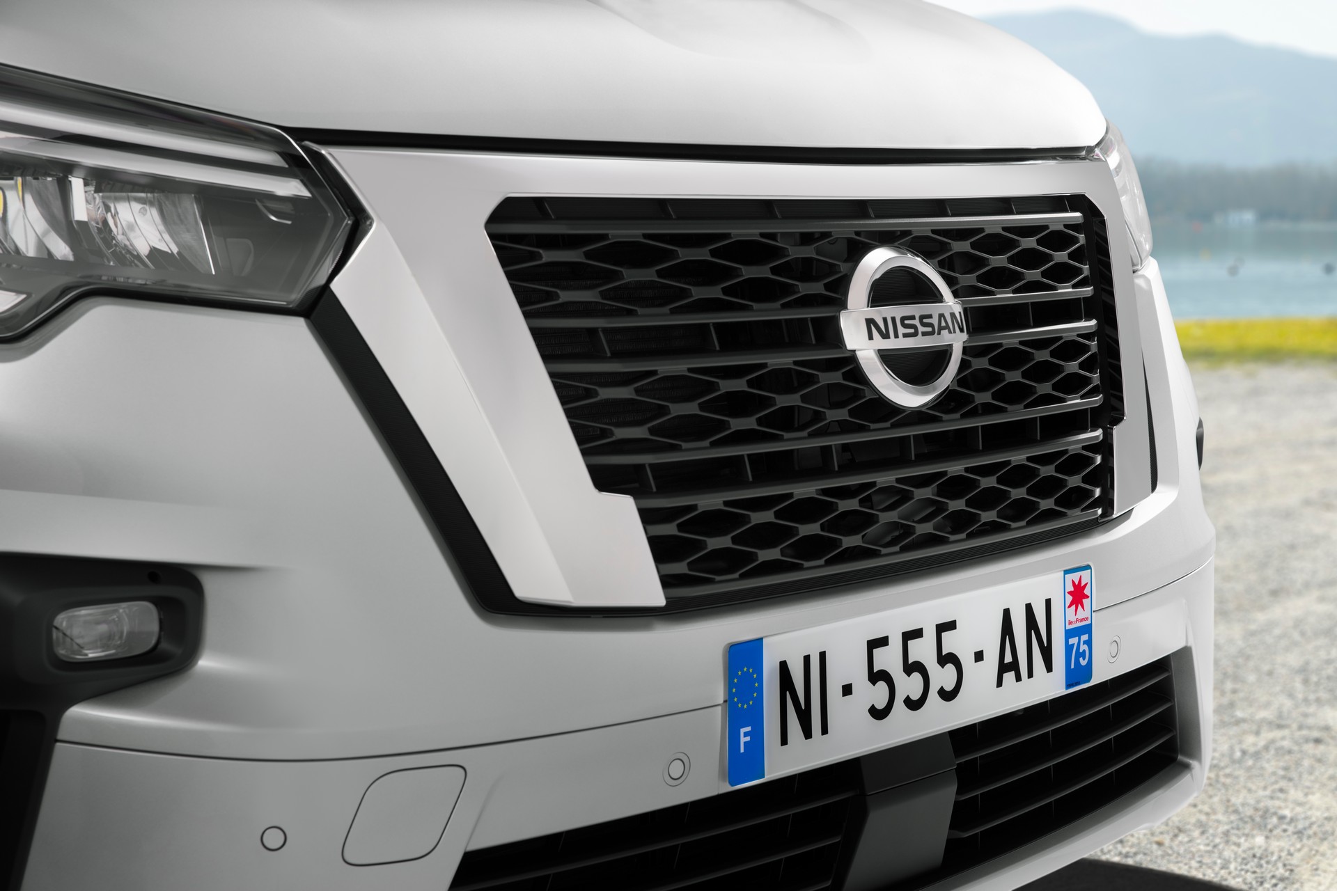 Nissan NV300 Combi Facelift Brings New Looks And A Higher Quality Interior