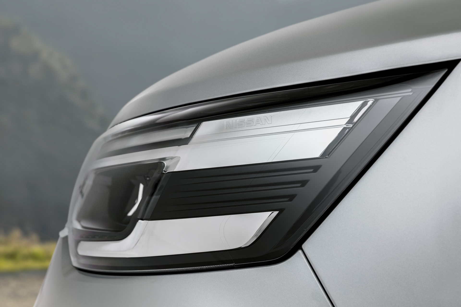 Nissan NV300 Combi Facelift Brings New Looks And A Higher Quality Interior