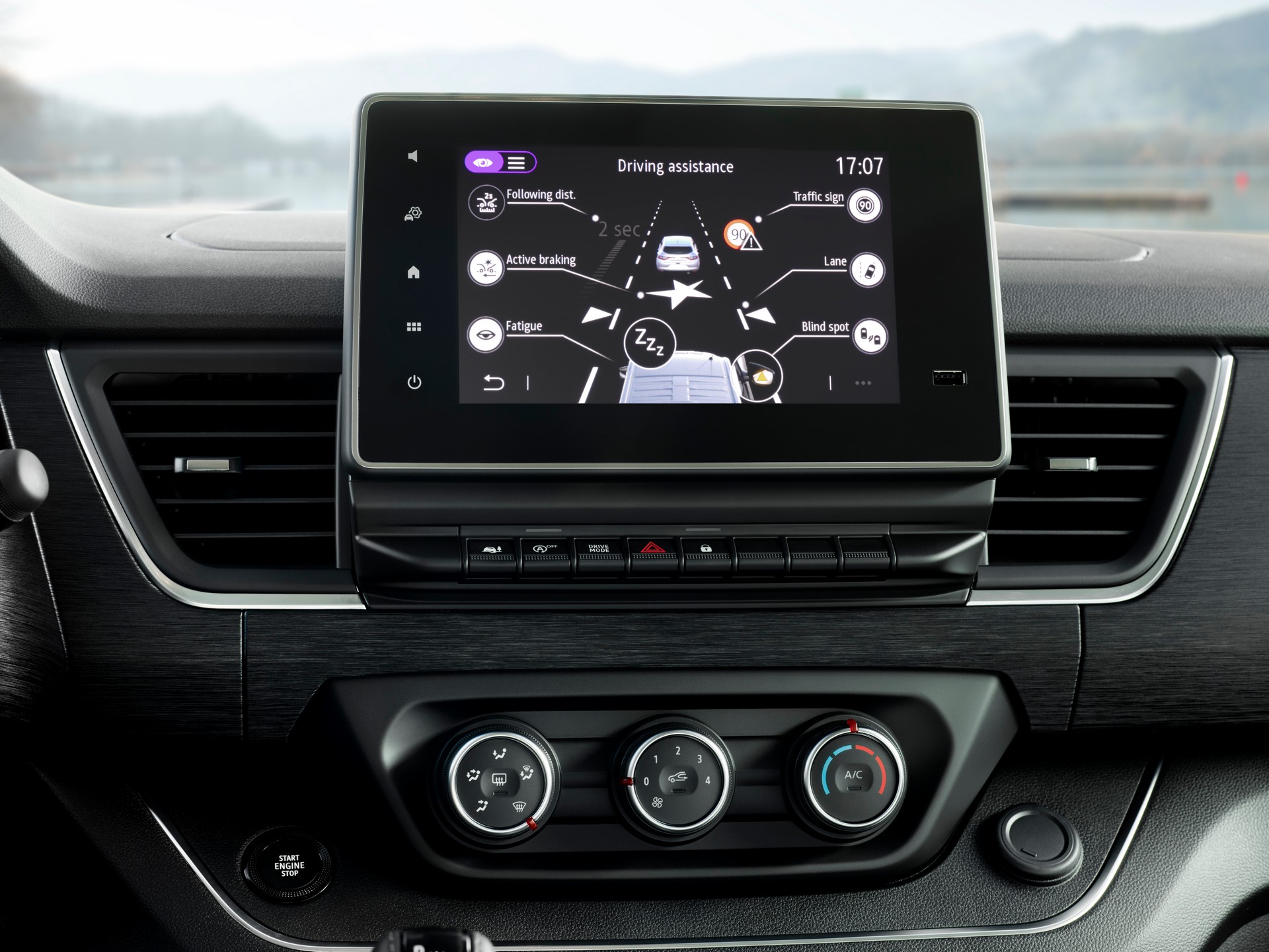 Nissan NV300 Combi Facelift Brings New Looks And A Higher Quality Interior