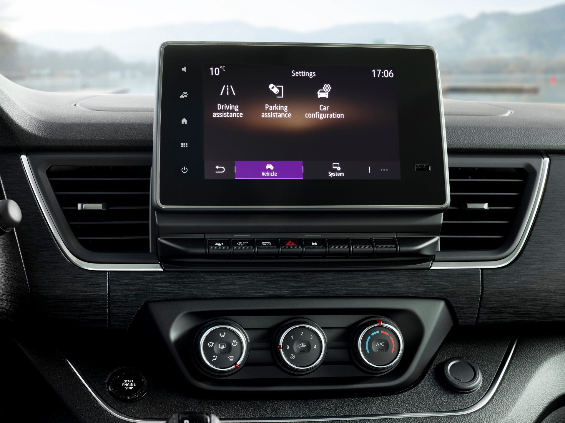 Nissan NV300 Combi Facelift Brings New Looks And A Higher Quality Interior