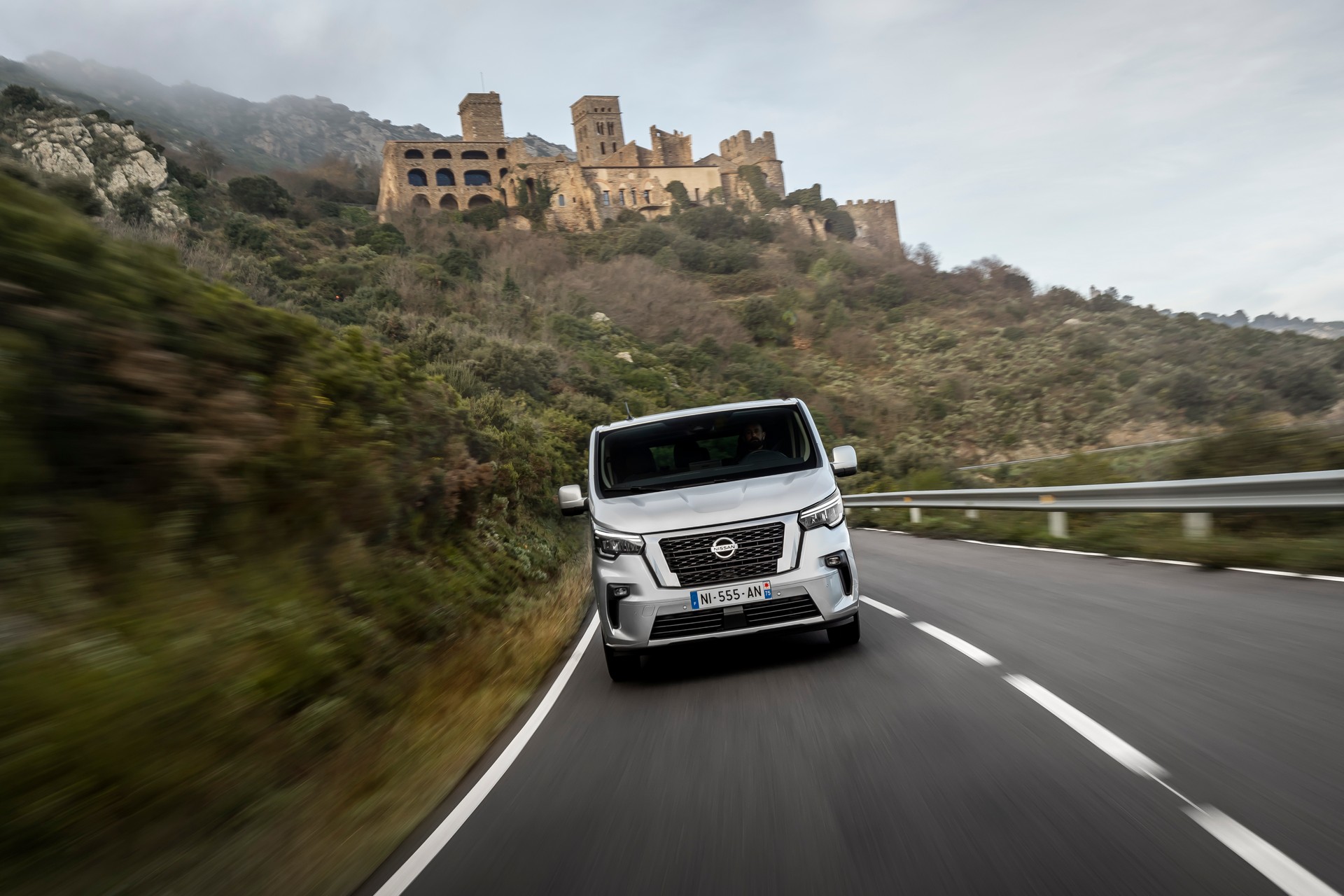 Nissan NV300 Combi Facelift Brings New Looks And A Higher Quality Interior