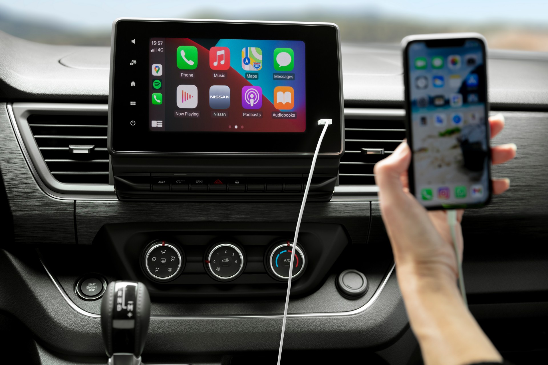 Nissan NV300 Combi Facelift Brings New Looks And A Higher Quality Interior