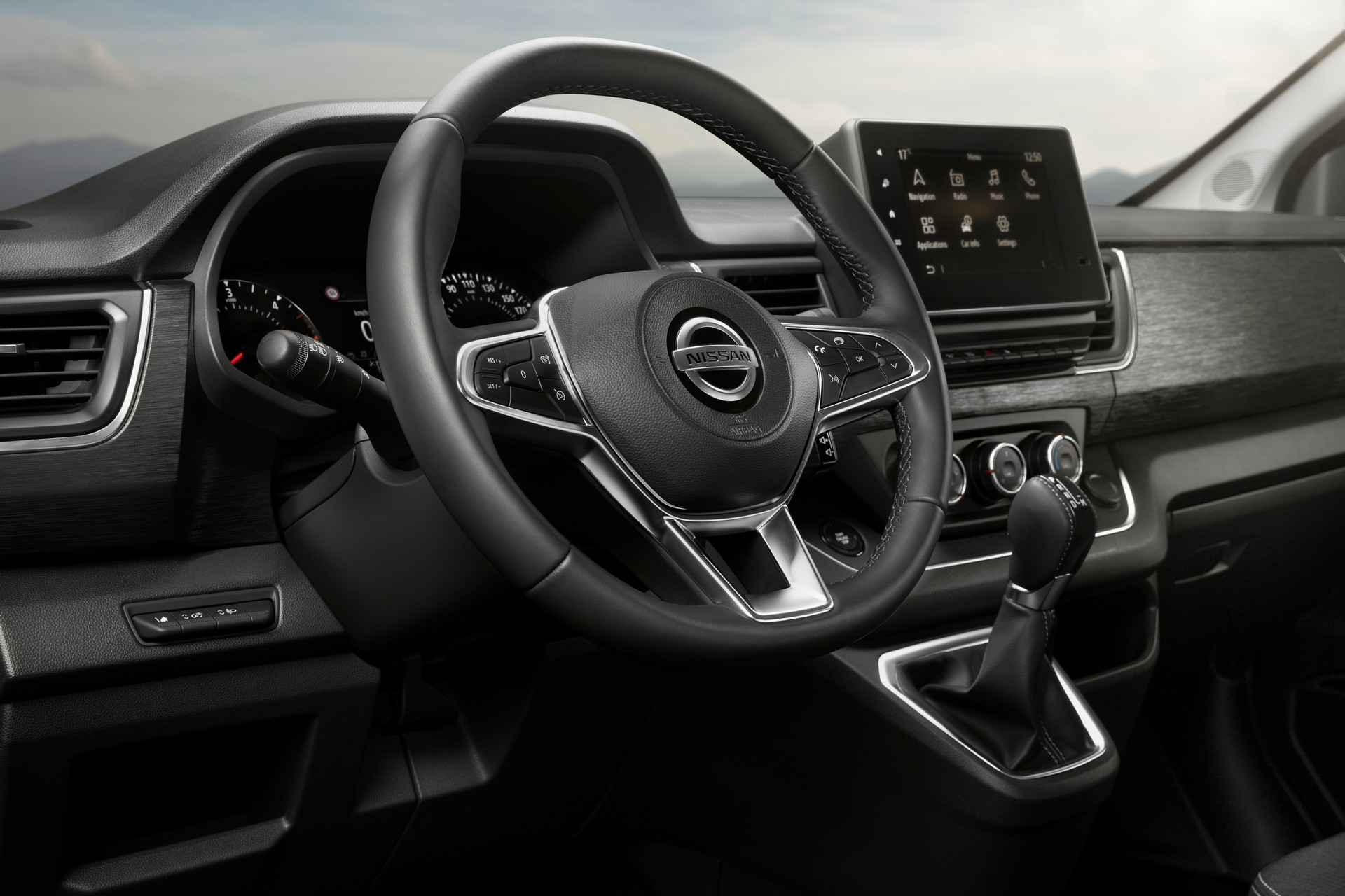 Nissan NV300 Combi Facelift Brings New Looks And A Higher Quality Interior
