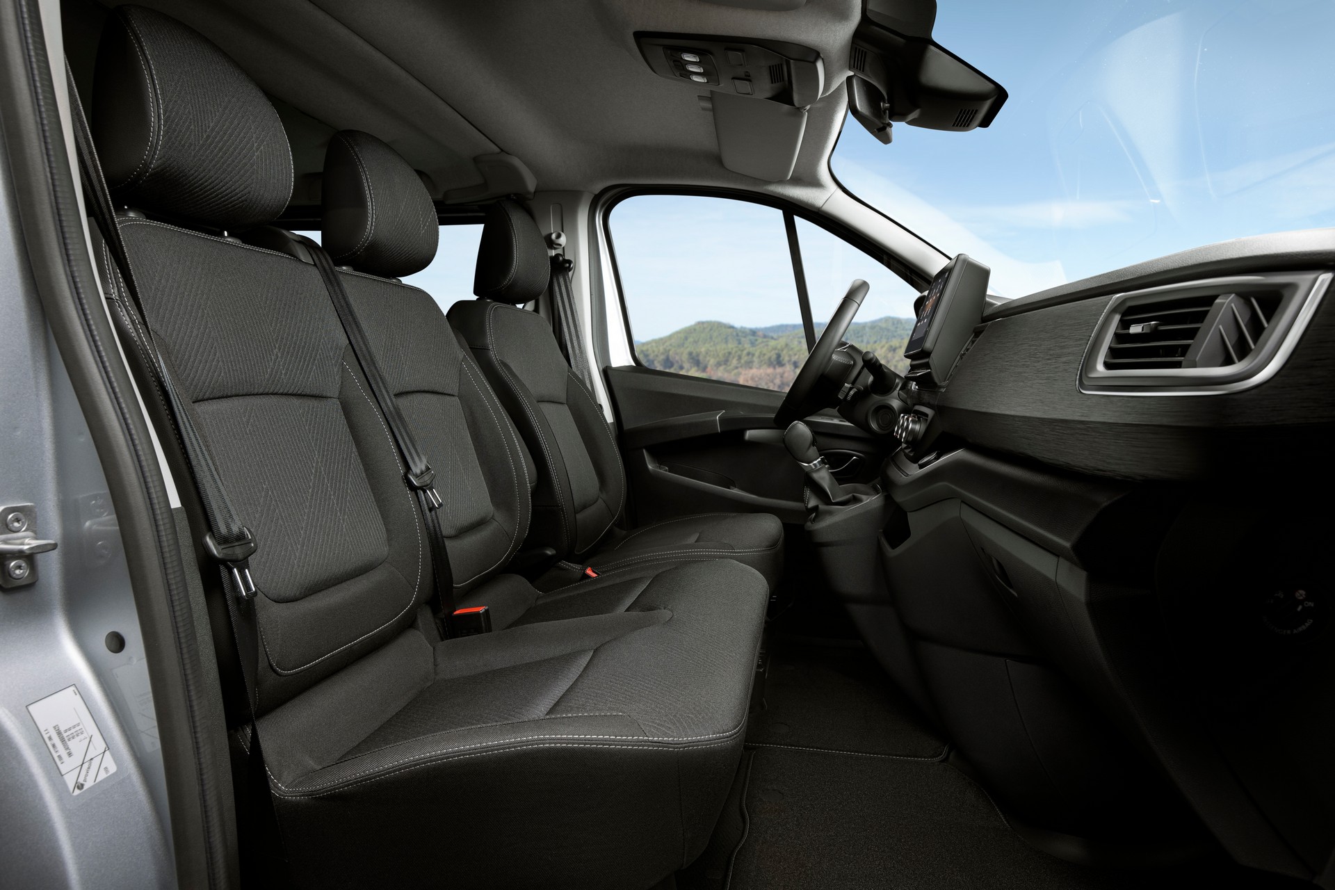 Nissan NV300 Combi Facelift Brings New Looks And A Higher Quality Interior