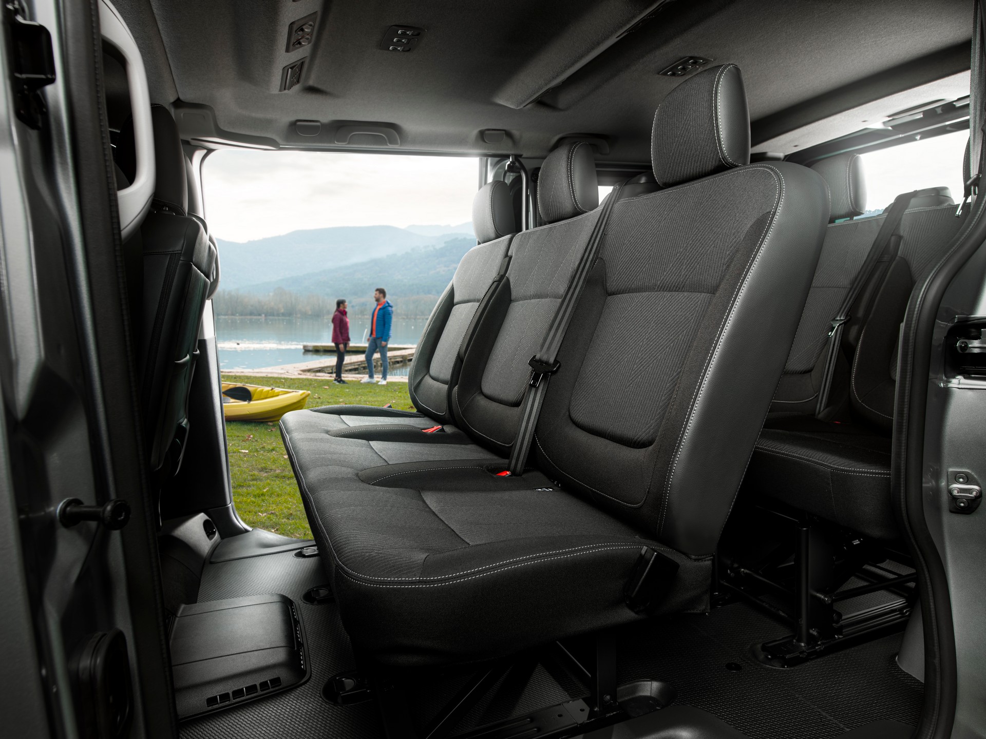 Nissan NV300 Combi Facelift Brings New Looks And A Higher Quality Interior