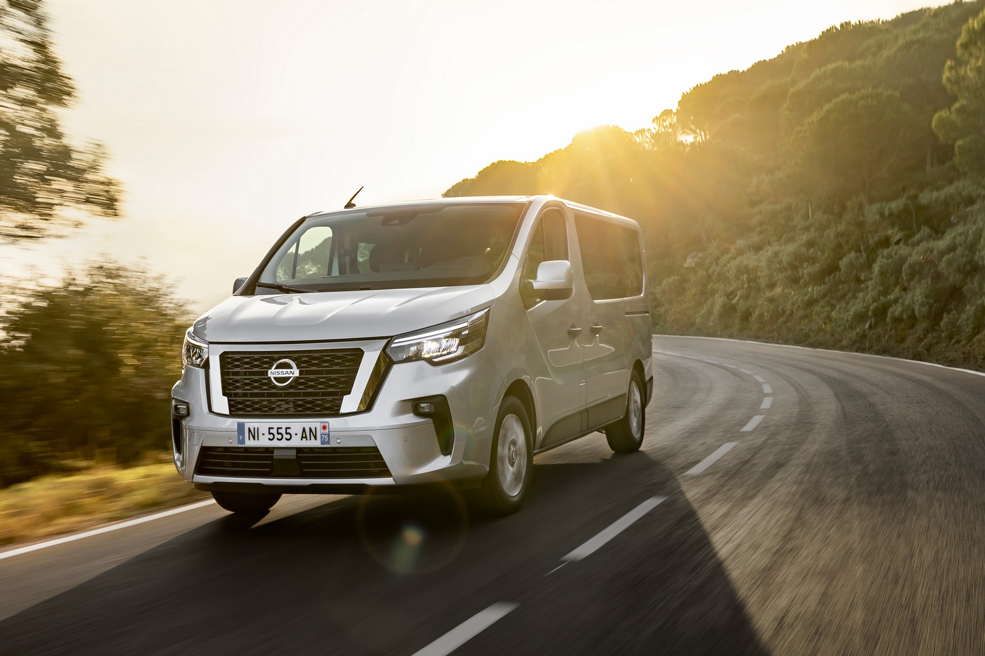 Nissan NV300 Combi Facelift Brings New Looks And A Higher Quality Interior