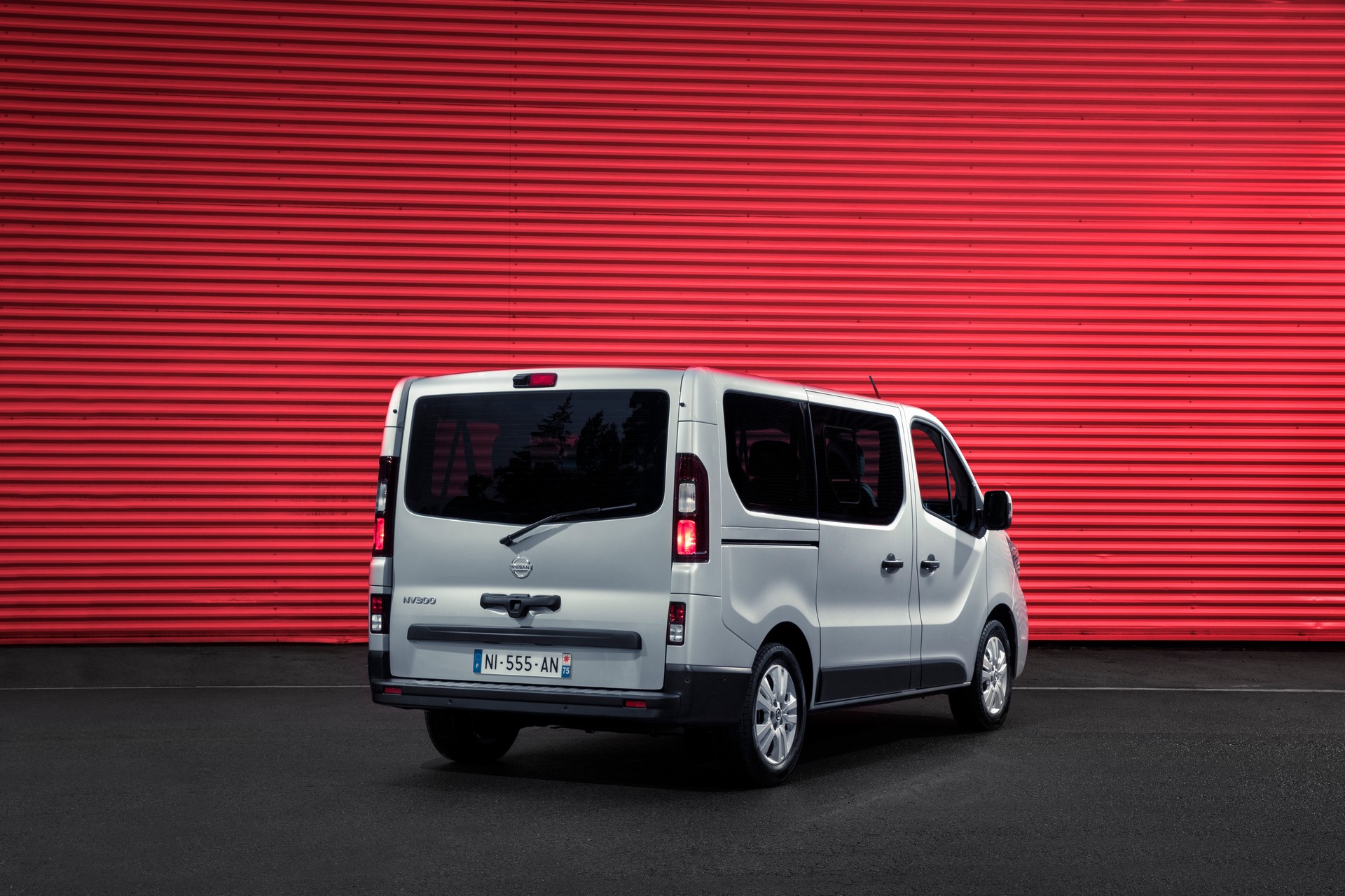 Nissan NV300 Combi Facelift Brings New Looks And A Higher Quality Interior