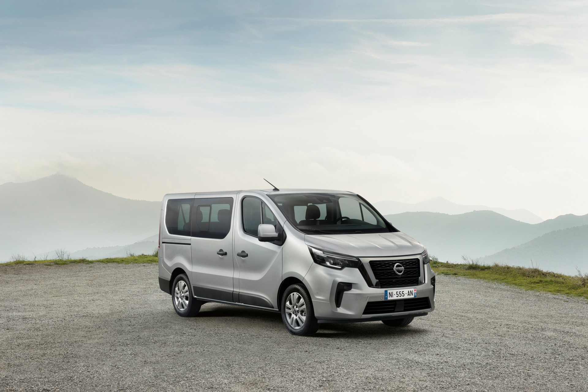 Nissan NV300 Combi Facelift Brings New Looks And A Higher Quality Interior