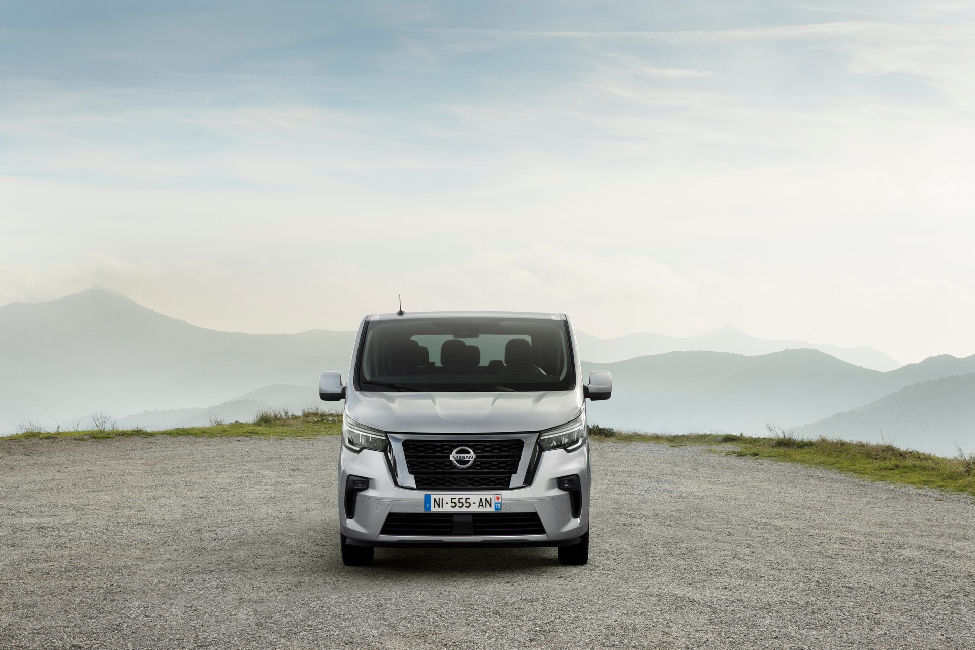 Nissan NV300 Combi Facelift Brings New Looks And A Higher Quality Interior