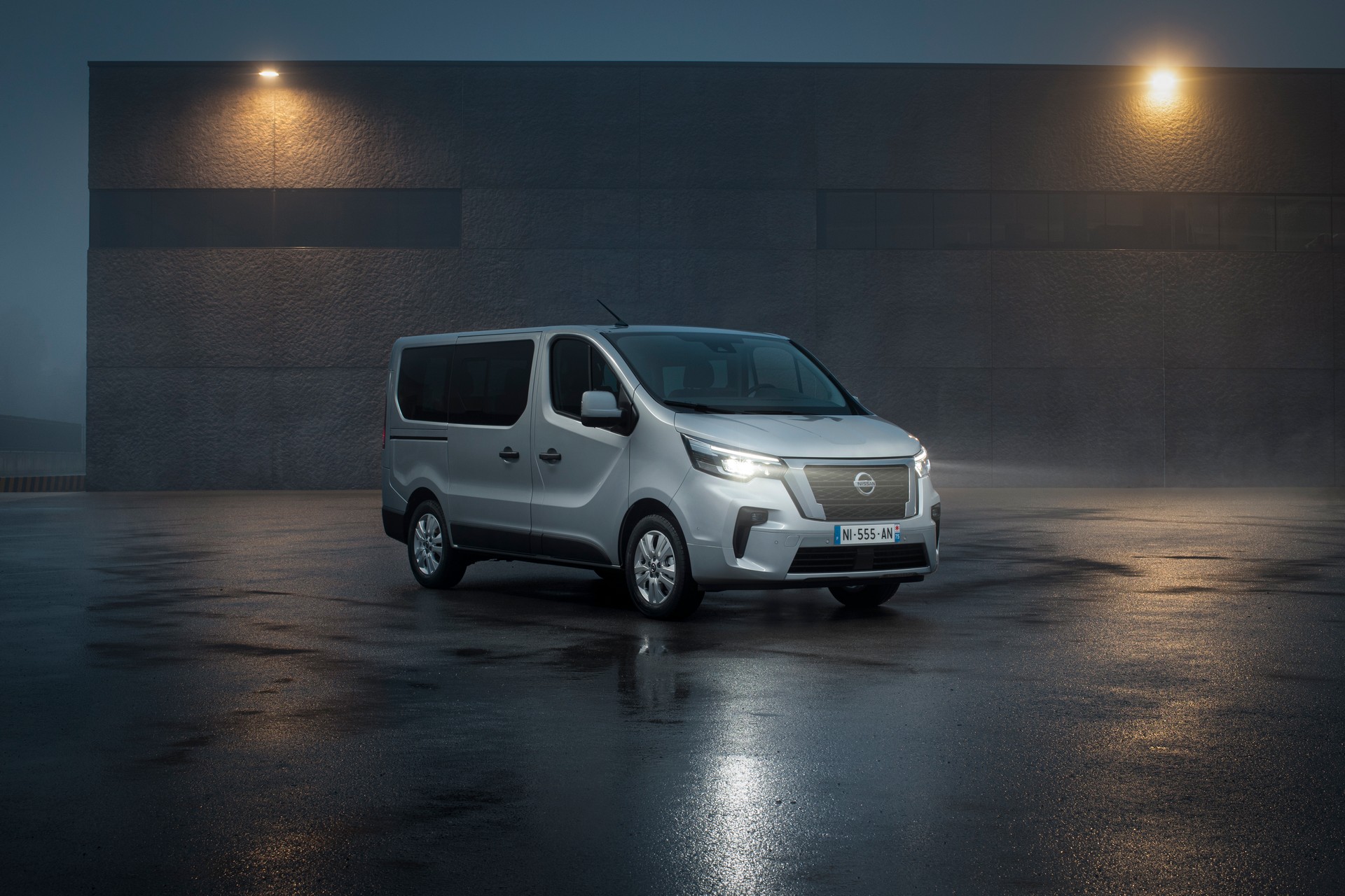 Nissan NV300 Combi Facelift Brings New Looks And A Higher Quality Interior