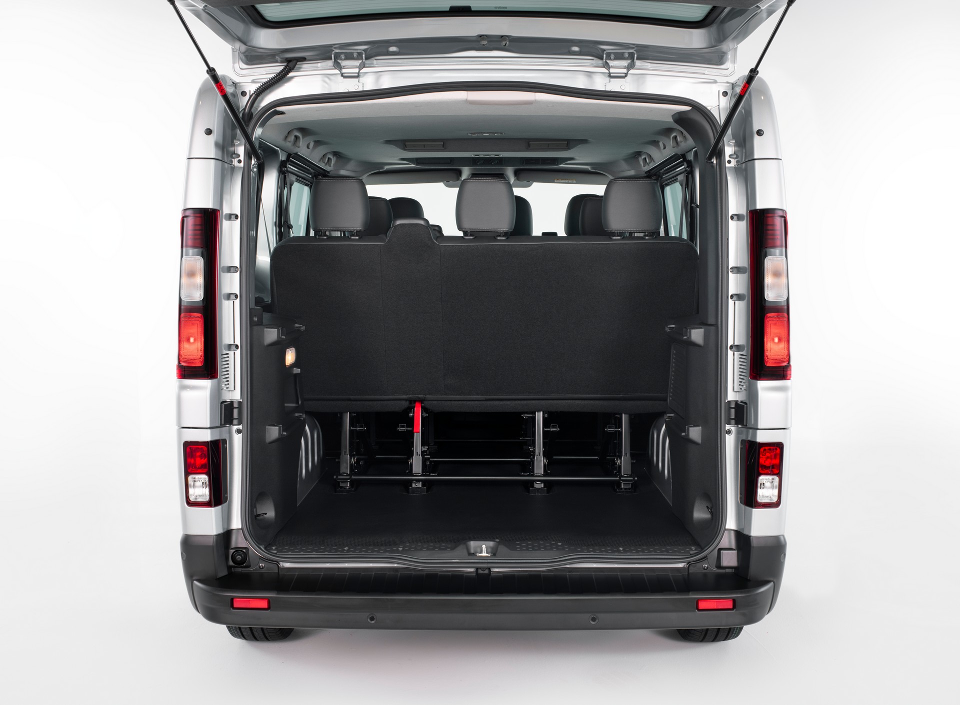 Nissan NV300 Combi Facelift Brings New Looks And A Higher Quality Interior