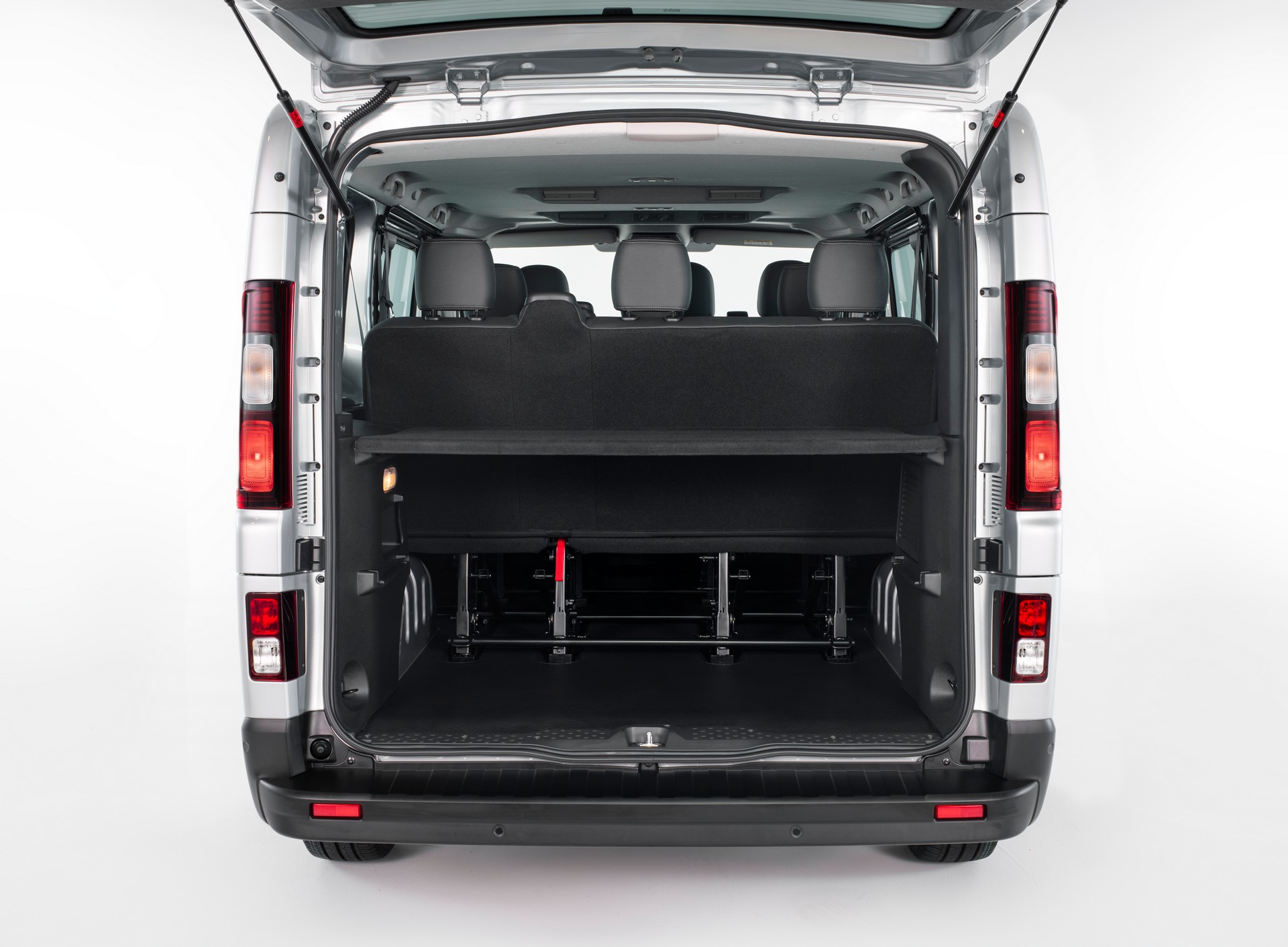 Nissan NV300 Combi Facelift Brings New Looks And A Higher Quality Interior