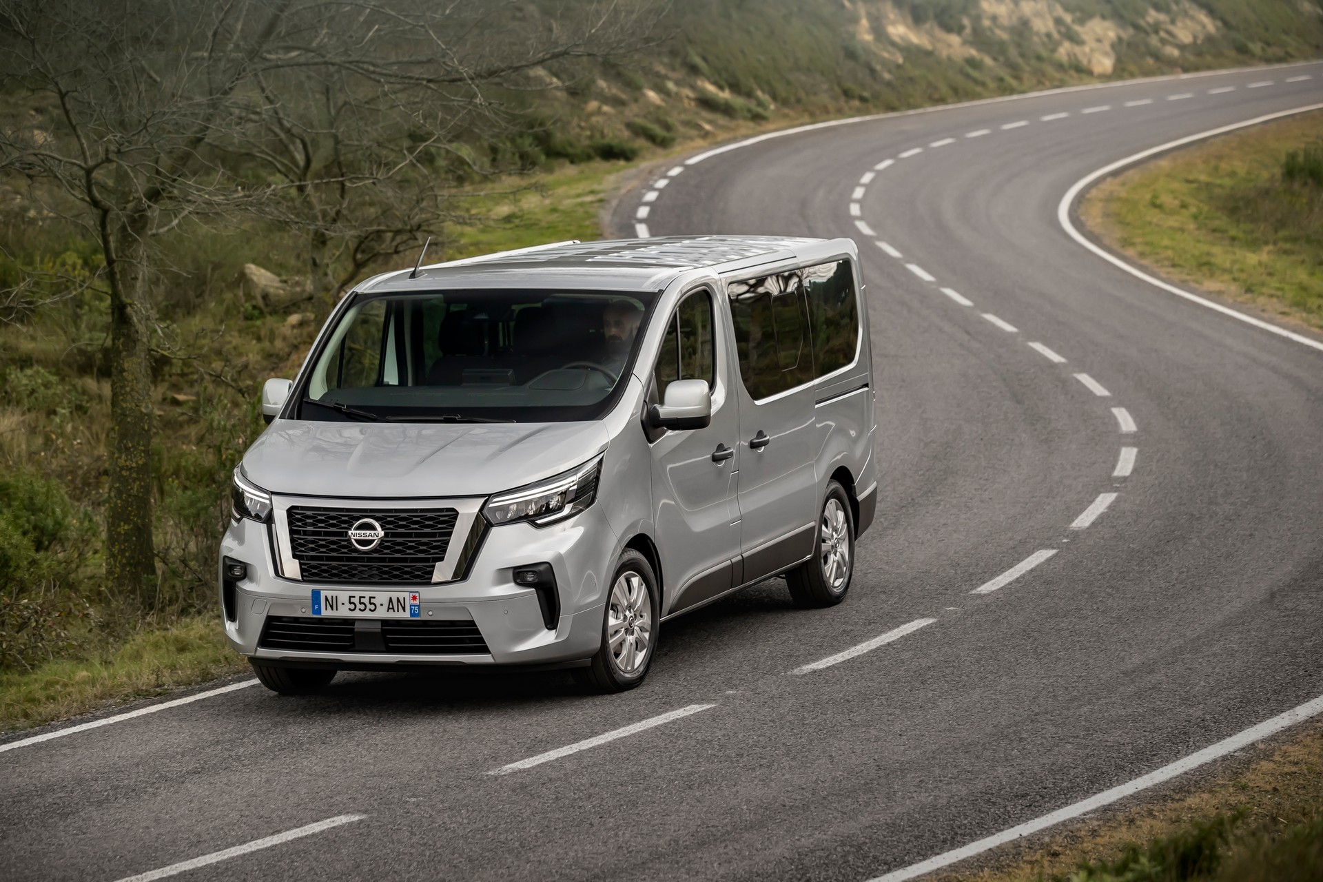 Nissan NV300 Combi Facelift Brings New Looks And A Higher Quality Interior