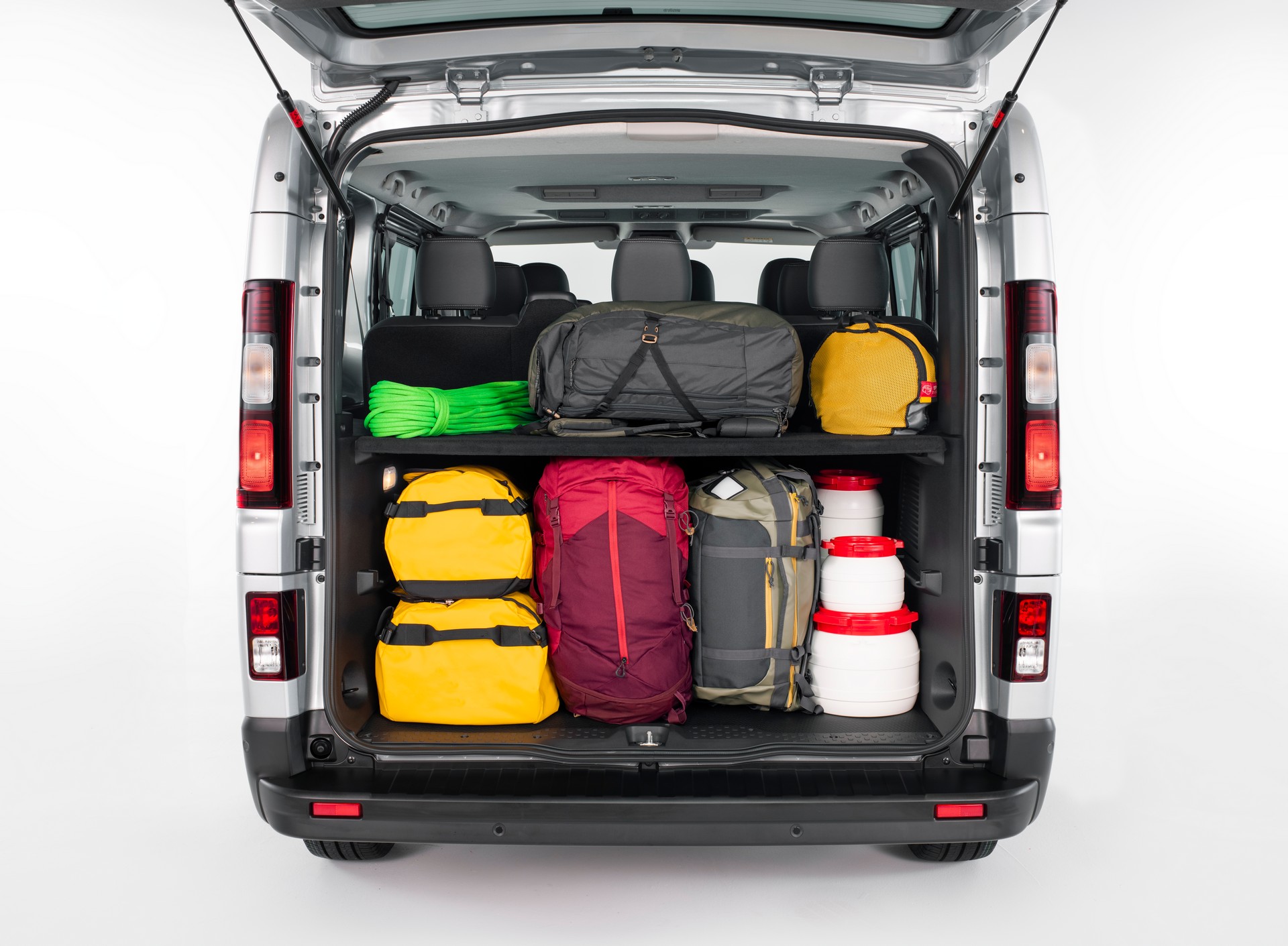 Nissan NV300 Combi Facelift Brings New Looks And A Higher Quality Interior