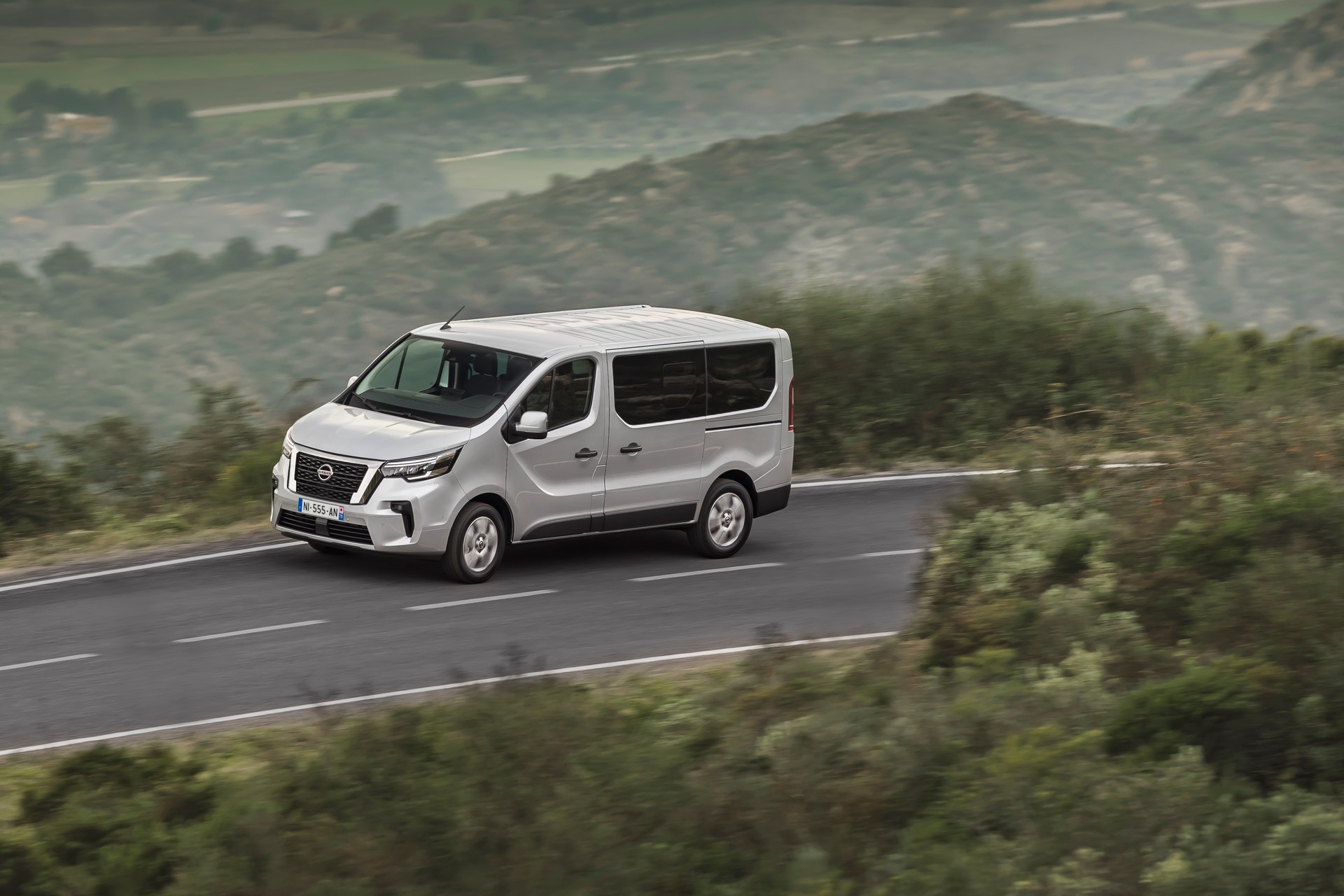 Nissan NV300 Combi Facelift Brings New Looks And A Higher Quality Interior