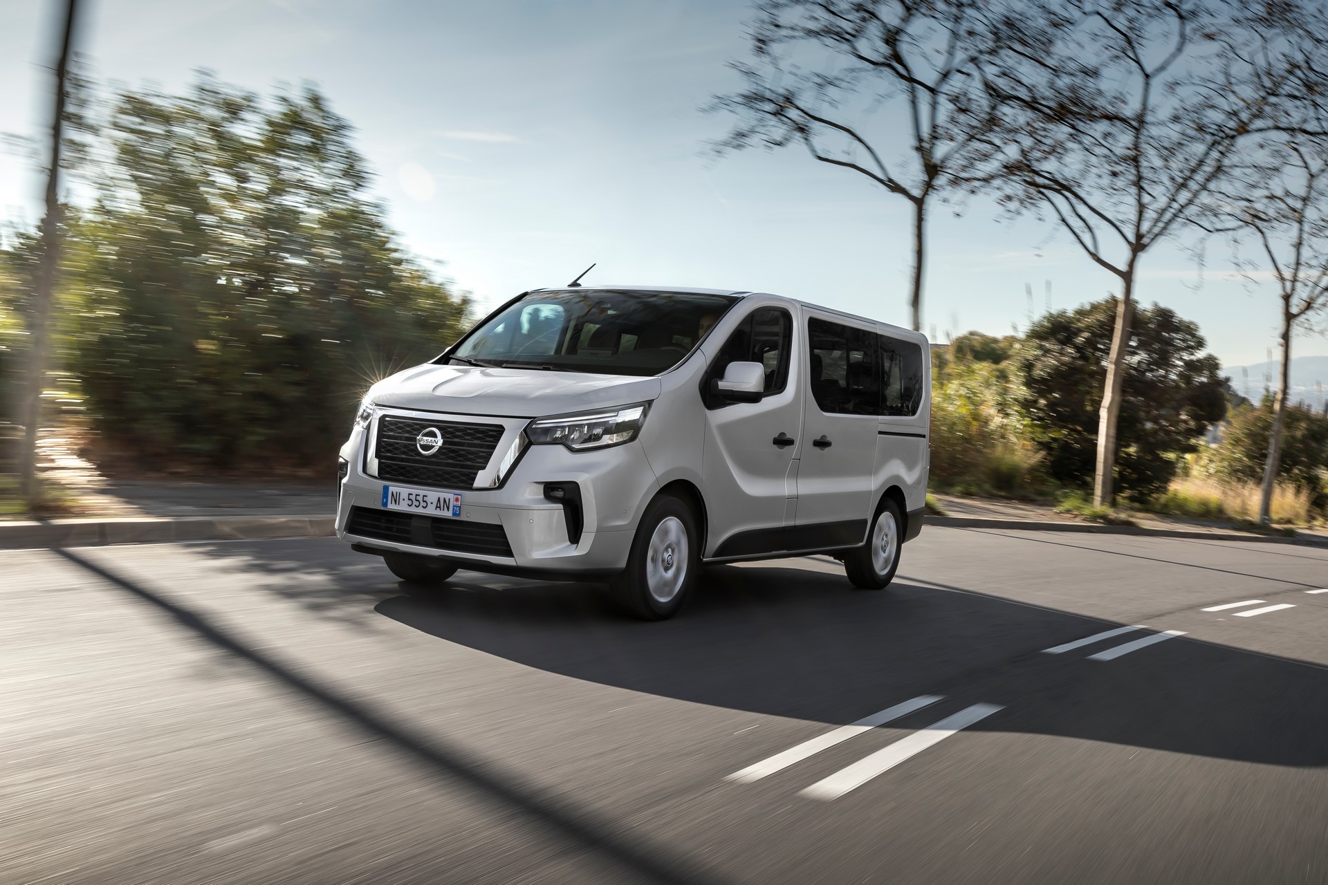 Nissan NV300 Combi Facelift Brings New Looks And A Higher Quality Interior