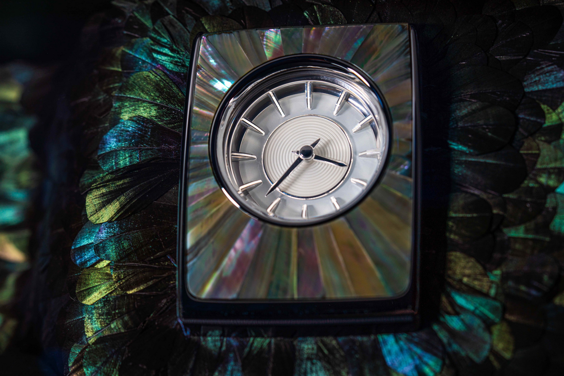 Rolls-Royce Phantom “Iridescent Opulence” Contains 3,000 Feathers