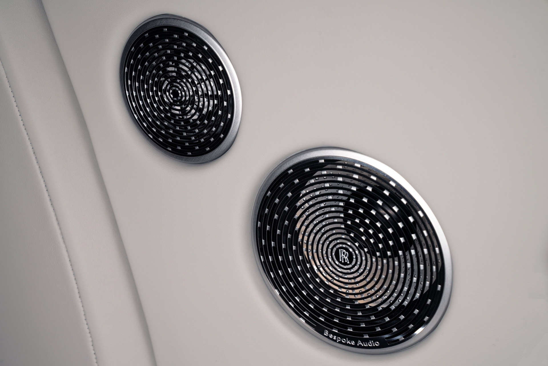 Rolls-Royce Phantom “Iridescent Opulence” Contains 3,000 Feathers