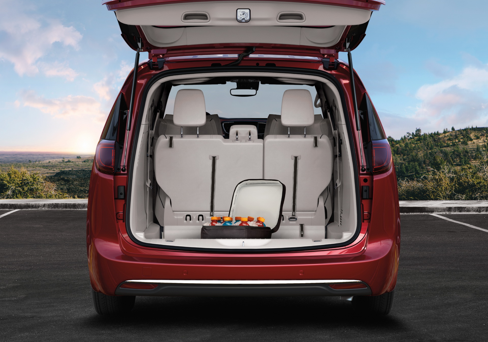 2021 Chrysler Pacifica Gets Mopar Accessories, Including A Collapsible Pet Kennel