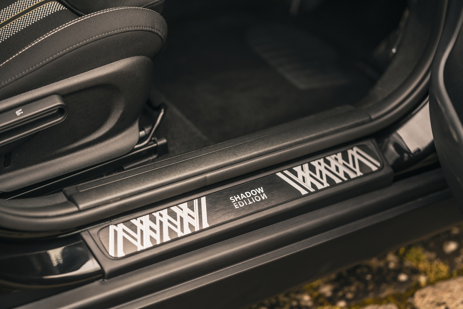 UK’s MINI Countryman And Clubman Get Possessed By The Shadow Edition Spirit