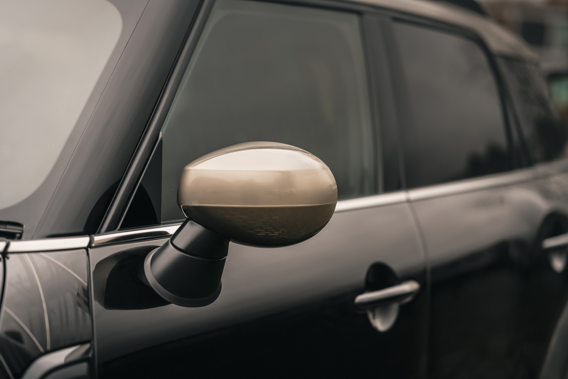 UK’s MINI Countryman And Clubman Get Possessed By The Shadow Edition Spirit