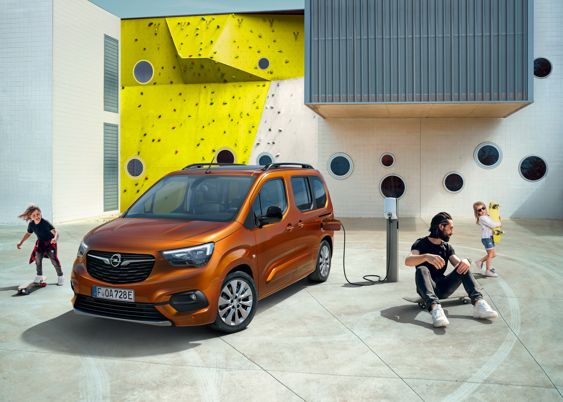 2021 Opel Combo-e Life Electric MPV Unveiled With A Driving Range Of Up To 174 Miles