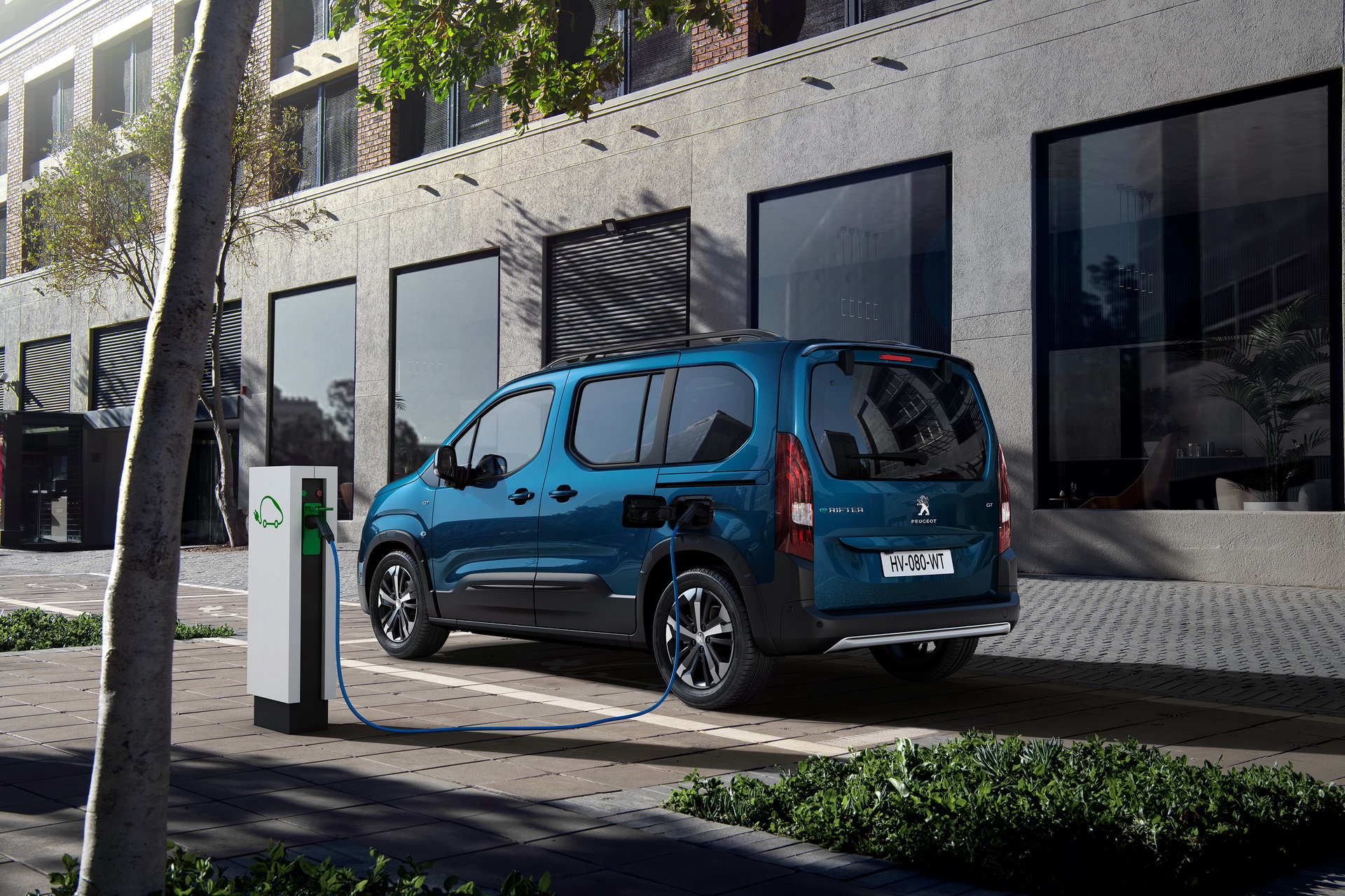 Peugeot Expands All-Electric Range With 2021 e-Rifter MPV