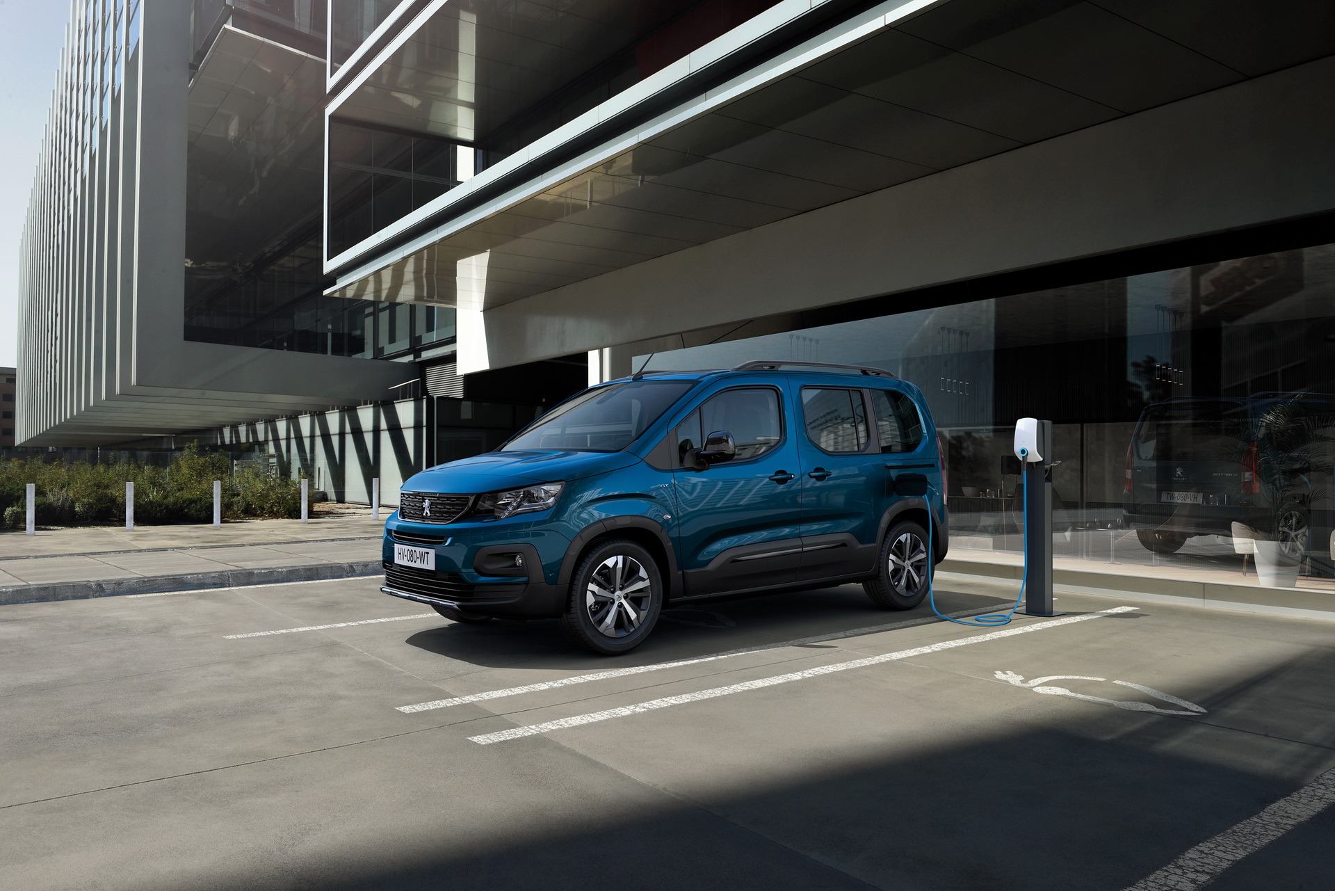 Peugeot Expands All-Electric Range With 2021 e-Rifter MPV