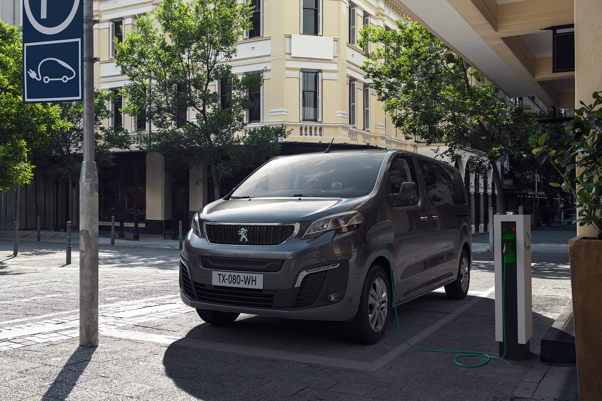 2021 Peugeot e-Traveller Gets Bigger Battery Option, 200-Mile Range