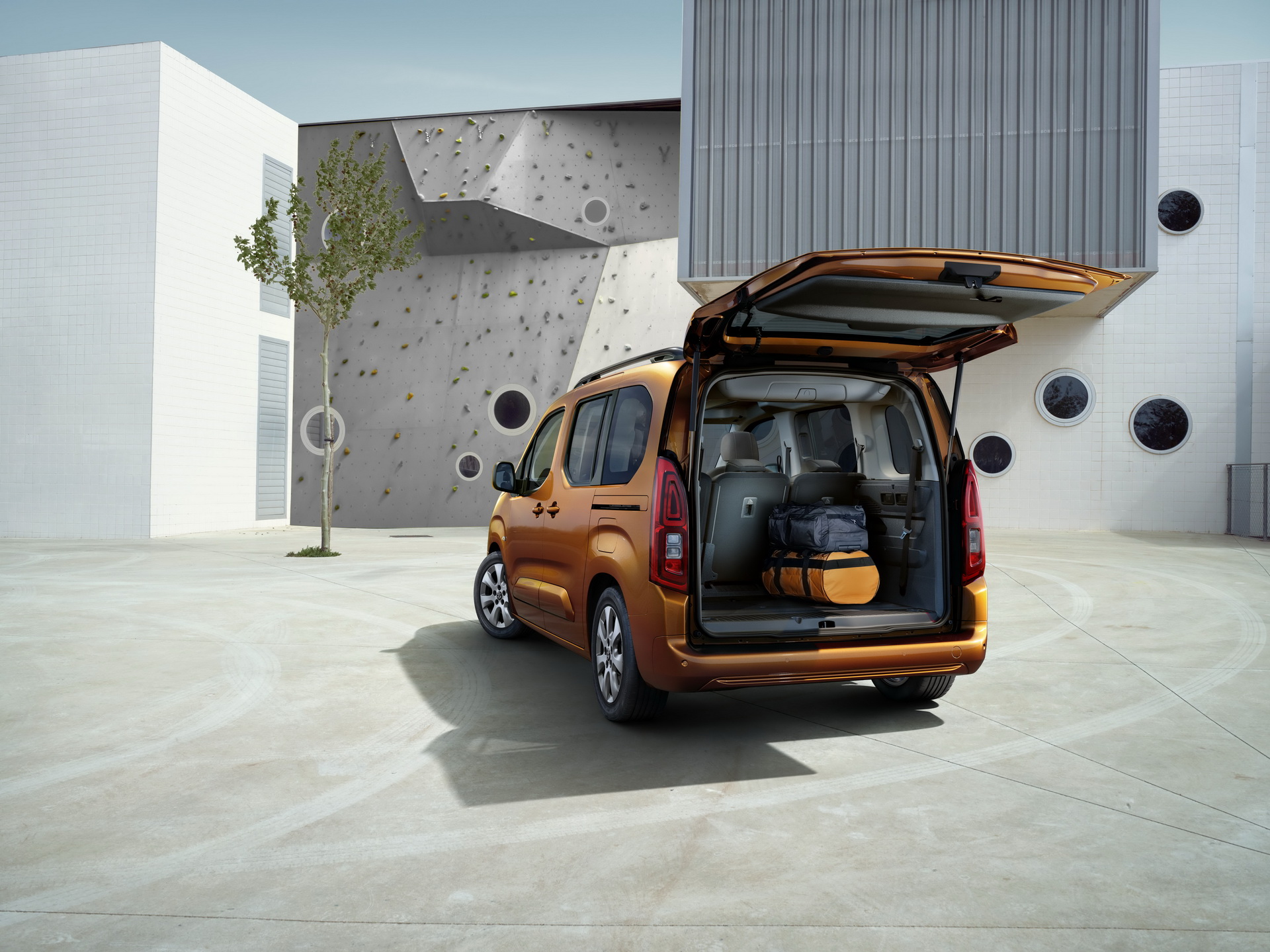 2021 Opel Combo-e Life Electric MPV Unveiled With A Driving Range Of Up To 174 Miles