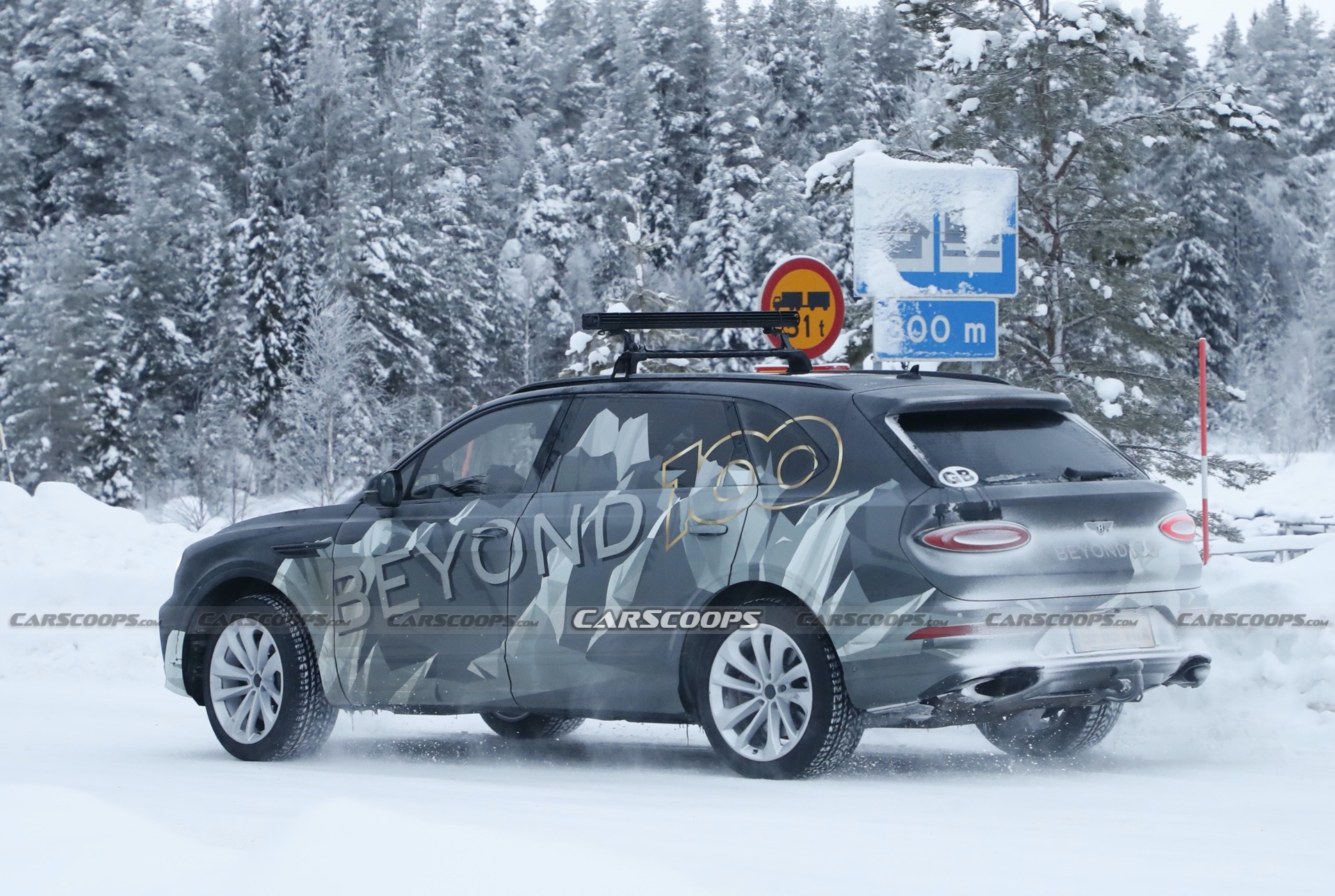 Bentley’s Bentayga Extended Wheelbase Spied During Winter Testing