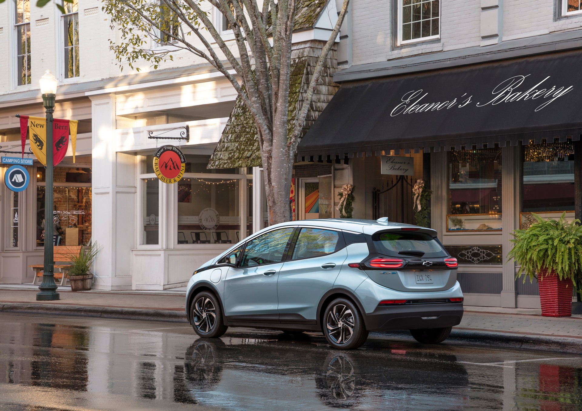 The 2022 Chevrolet Bolt And Bolt EUV Combine Bold Styling With Up To 259 Miles Of Range