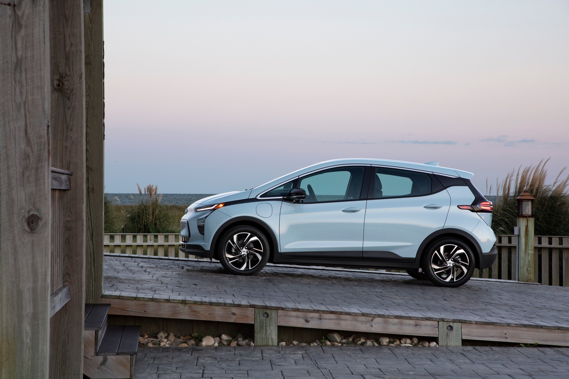 The 2022 Chevrolet Bolt And Bolt EUV Combine Bold Styling With Up To 259 Miles Of Range