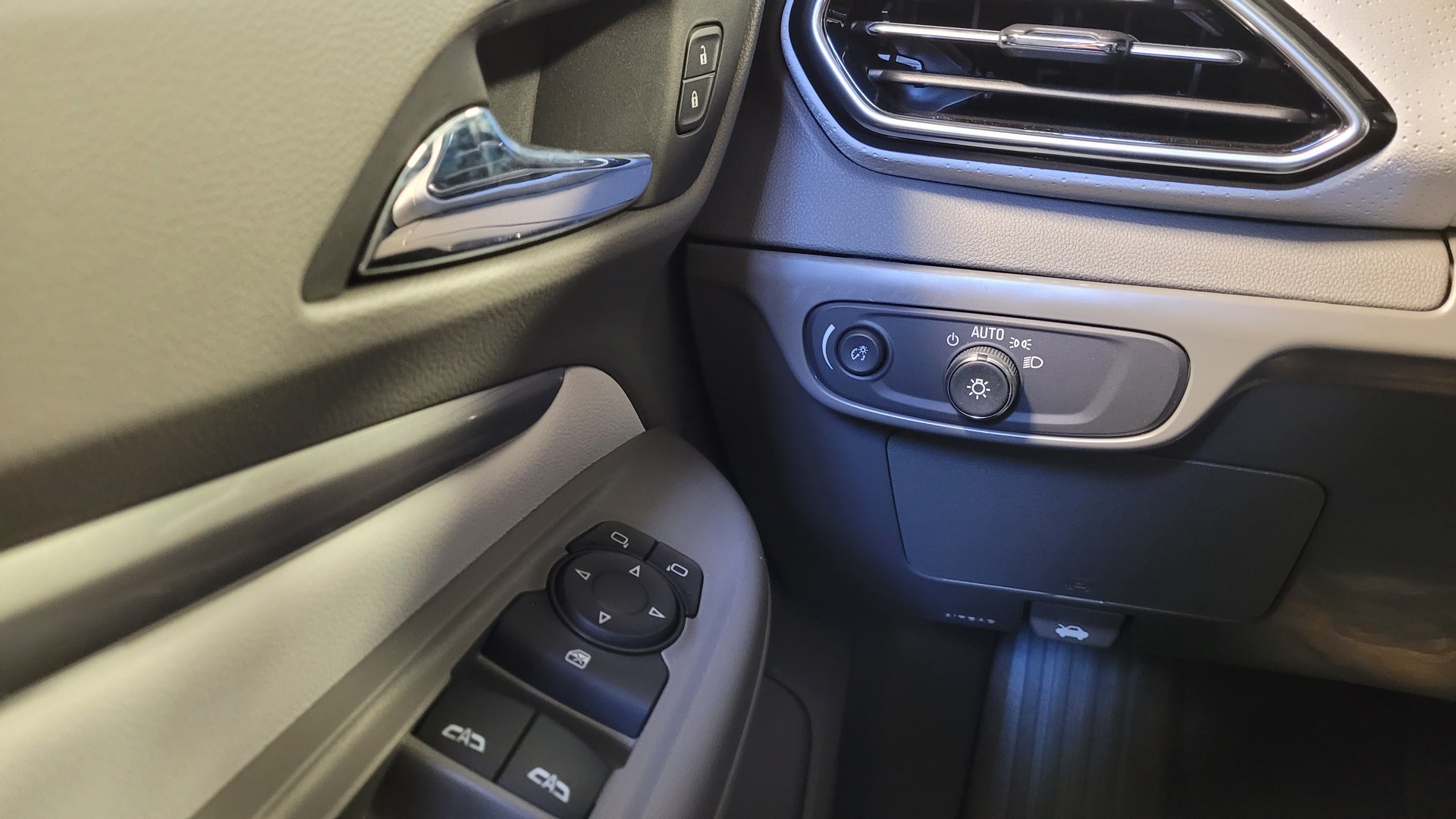 Driven: The 2022 Chevrolet Bolt EUV Is An Electric Super Cruiser