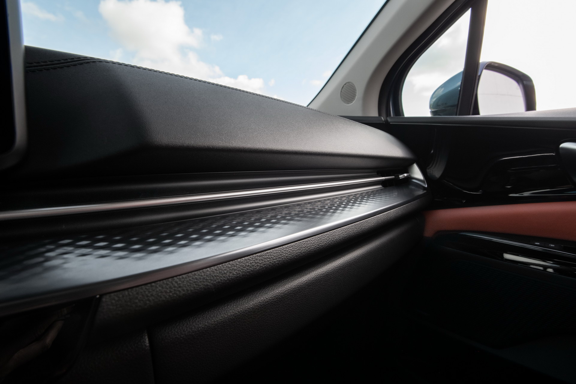 America’s 2022 Kia Carnival Is A 290 HP, 7 To 8 Passenger, 3,500 Pound Towing “Multi Purpose Vehicle”